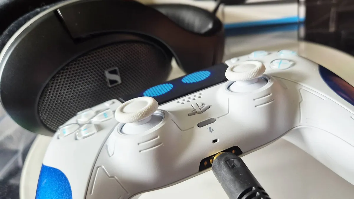 Khám phá Sennheiser HD 550: Tai nghe open-back với âm trường đỉnh cao 13 Sennheiser HD 550 5