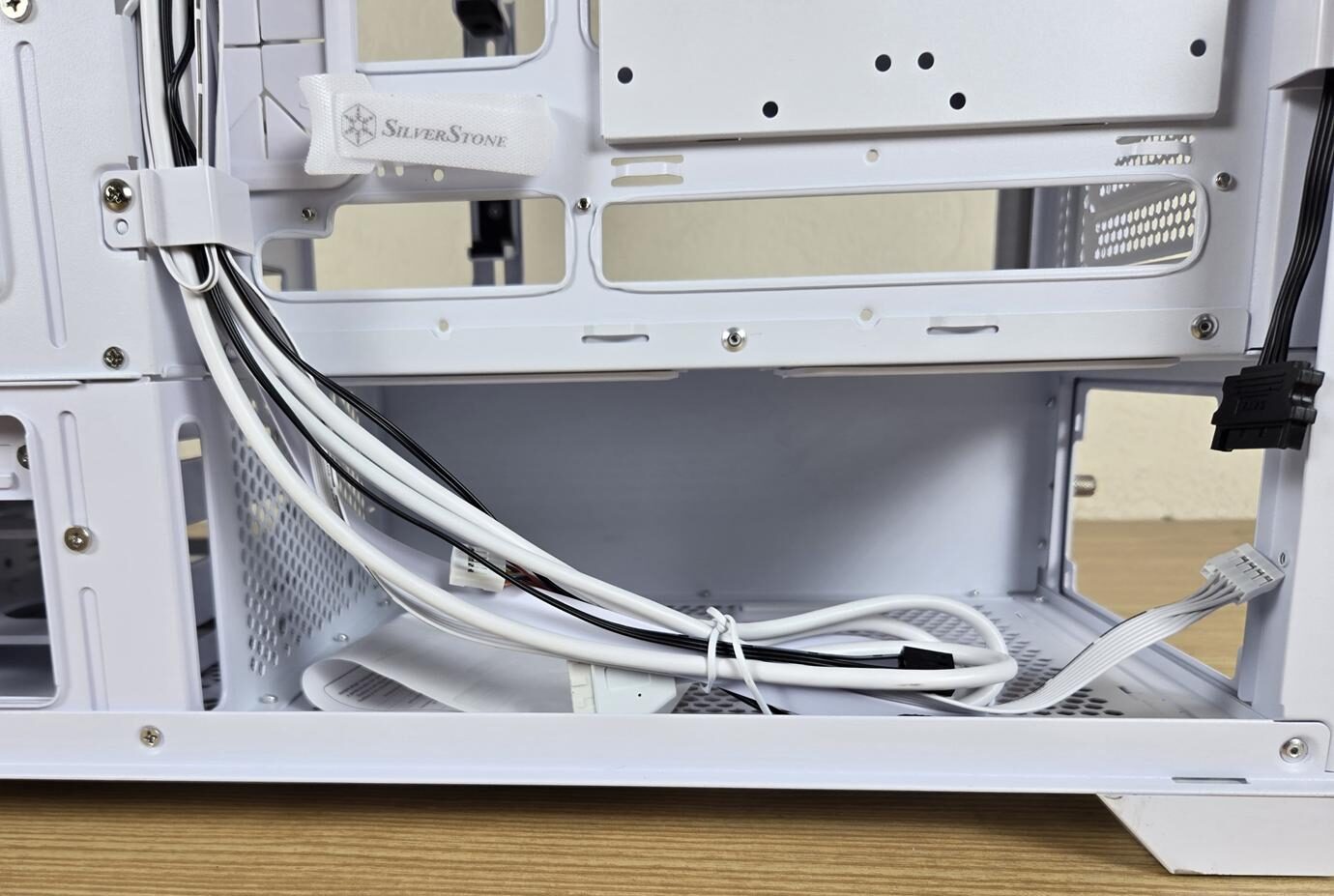 Đánh giá chi tiết SilverStone SETA A2: Vỏ case PC hoàn hảo dành cho game thủ và dân độ máy 90 SilverStone SETA A2 14 e1752034080866