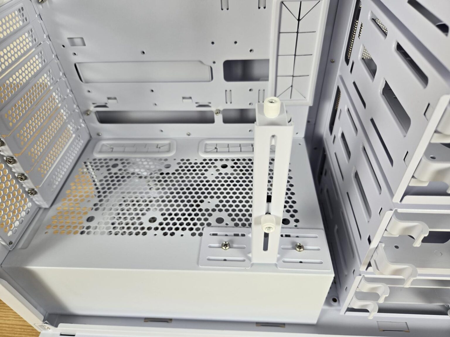 Đánh giá chi tiết SilverStone SETA A2: Vỏ case PC hoàn hảo dành cho game thủ và dân độ máy 75 SilverStone SETA A2 29