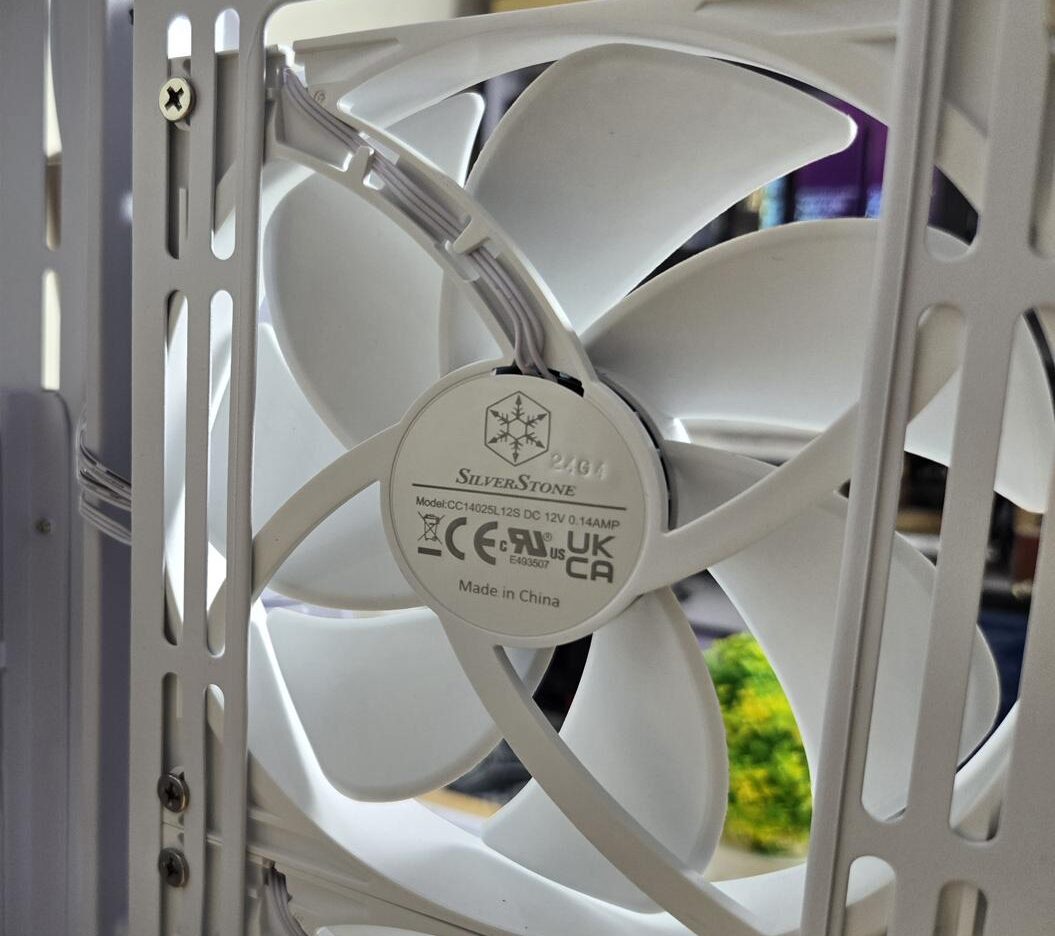 Đánh giá chi tiết SilverStone SETA A2: Vỏ case PC hoàn hảo dành cho game thủ và dân độ máy 63 SilverStone SETA A2 41 e1752032877349