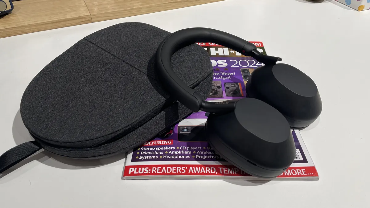 Đánh giá Sony WH-1000XM5: Đặt lại chuẩn mực âm thanh không dây với sự thoải mái và khả năng chống ồn vượt trội 12 Sony WH 1000XM5 6