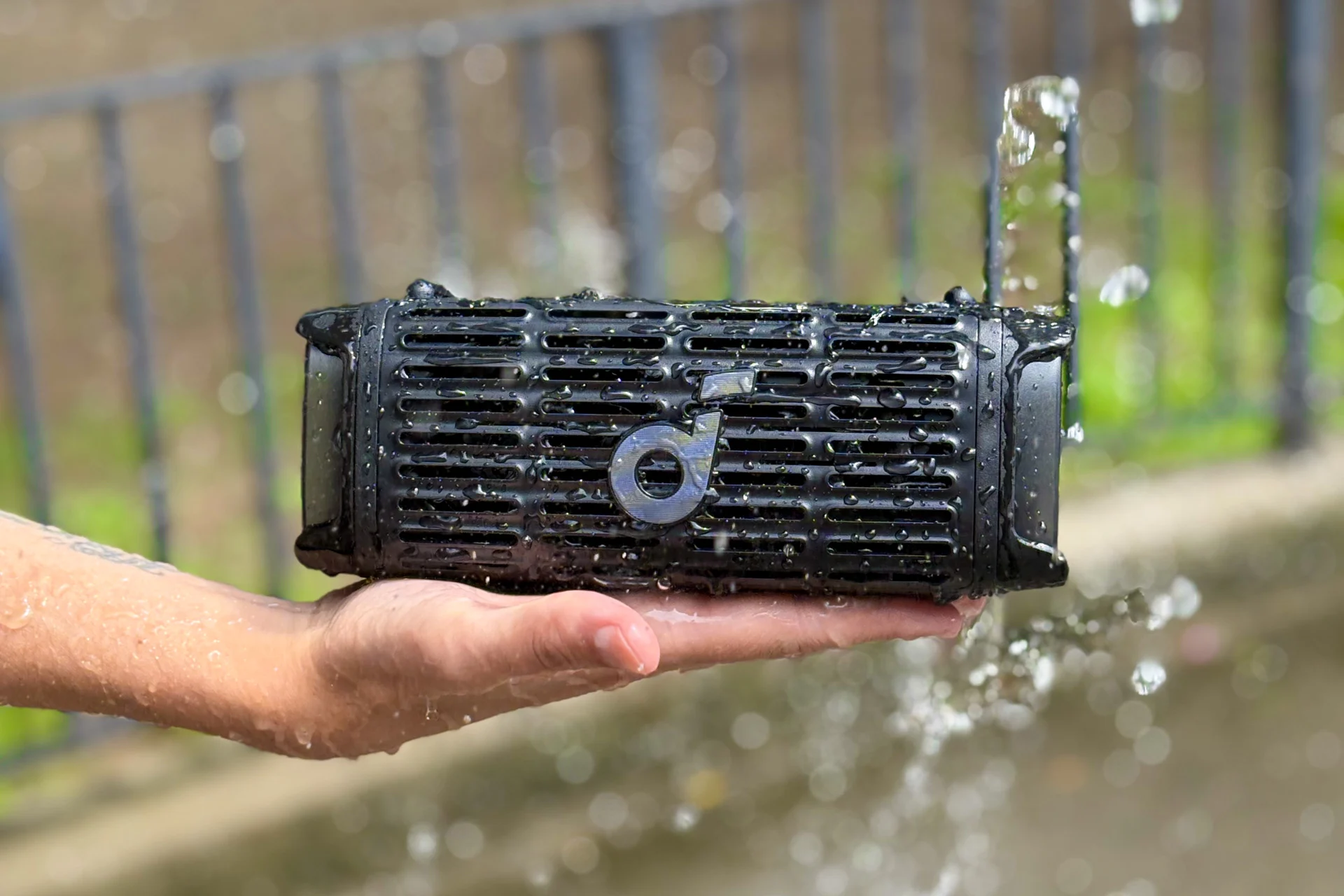 Đánh giá Soundcore Boom 3i: Loa di động dành cho buổi tiệc ngoài trời với âm trầm mạnh mẽ 15 Soundcore Boom 3i 1