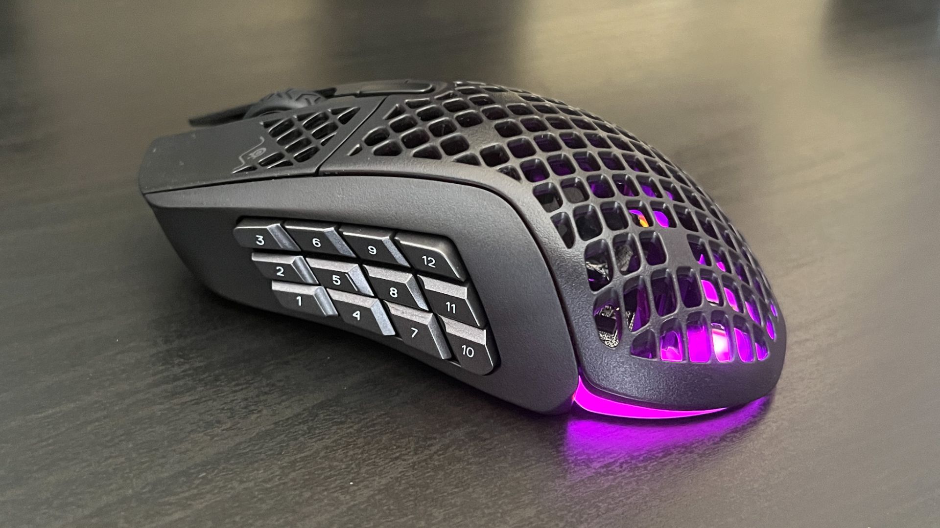 Đánh giá SteelSeries Aerox 9: Chuột gaming MMO không dây siêu nhẹ, siêu thoải mái! 1 SteelSeries Aerox 9 2