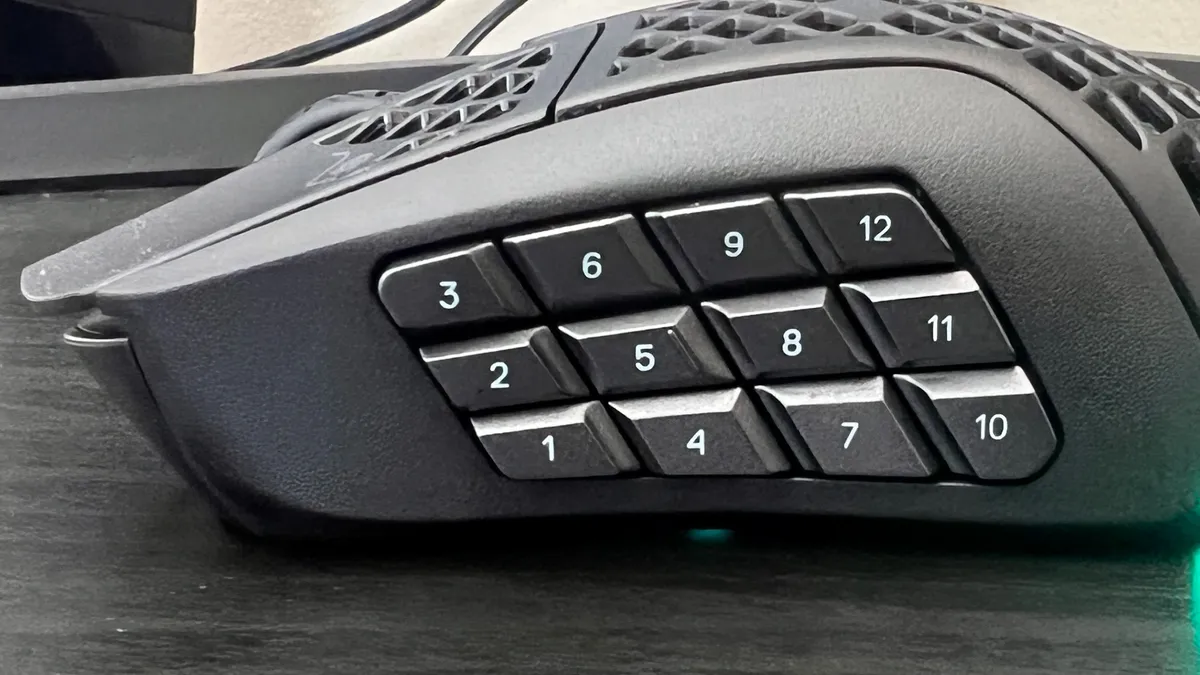 Đánh giá SteelSeries Aerox 9: Chuột gaming MMO không dây siêu nhẹ, siêu thoải mái! 14 SteelSeries Aerox 9 3