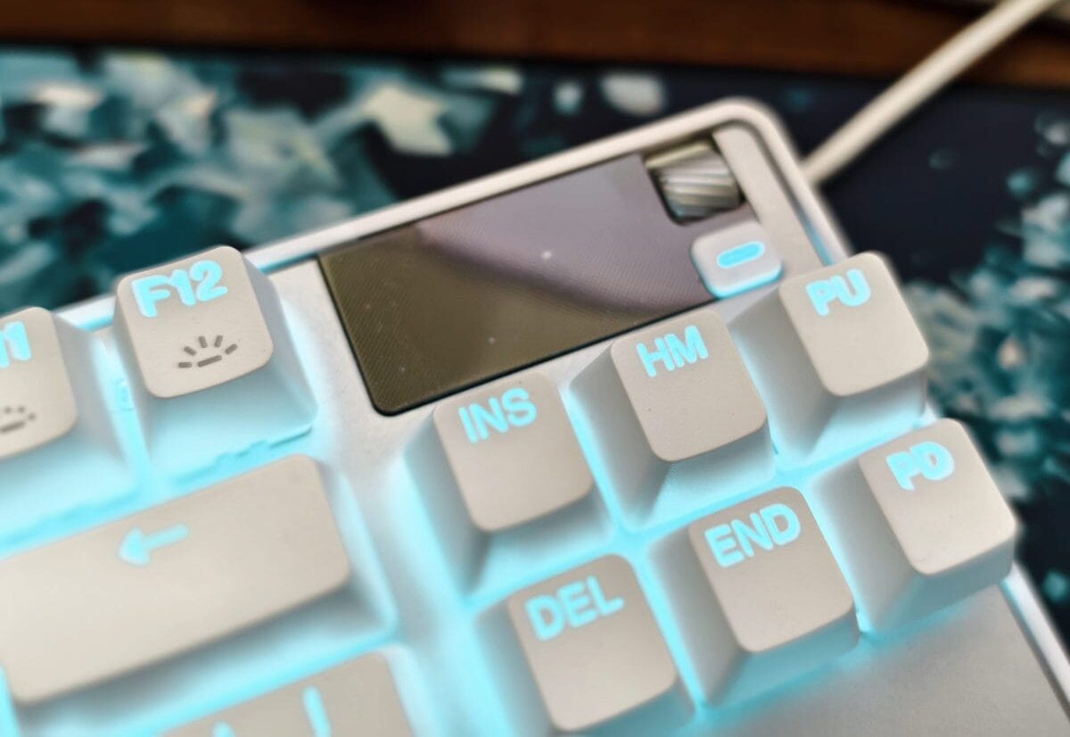 Đánh giá SteelSeries Apex Pro TKL Gen3: Bàn phím Gaming nhưng trải nghiệm gõ phím tuyệt vời 14 SteelSeries Apex Pro TKL Gen3 5 e1751538081329