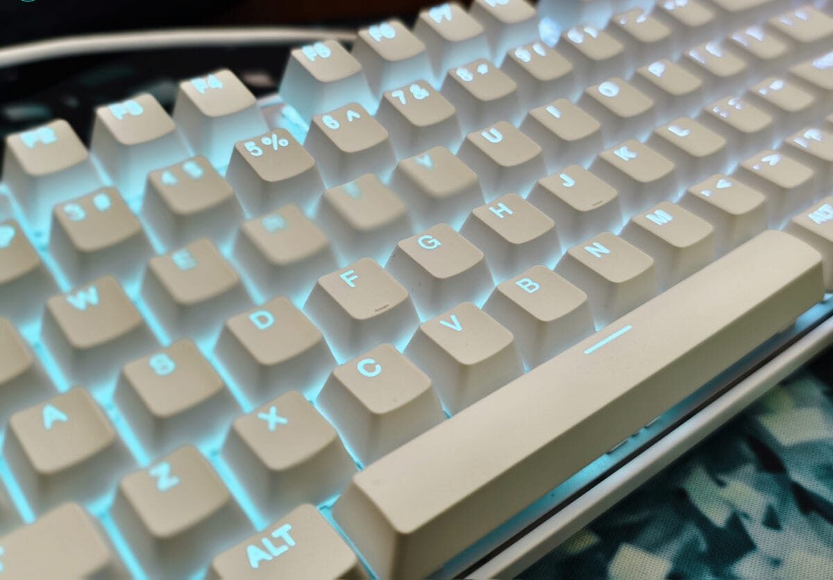 Đánh giá SteelSeries Apex Pro TKL Gen3: Bàn phím Gaming nhưng trải nghiệm gõ phím tuyệt vời 16 SteelSeries Apex Pro TKL Gen3 7 e1751538211777