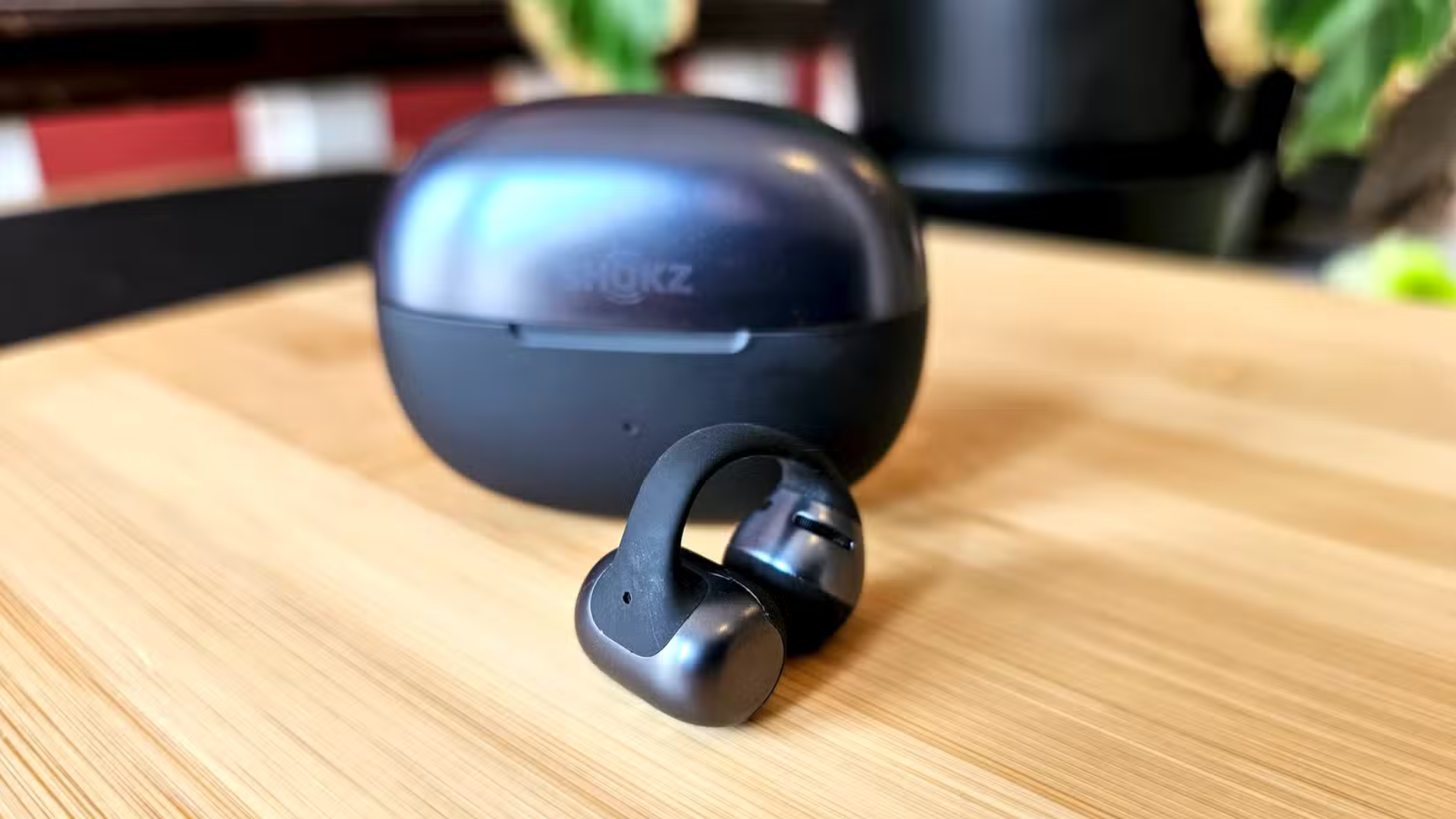 Tai nghe Shokz OpenDots One vuot mat AirPods Pro 2025 3