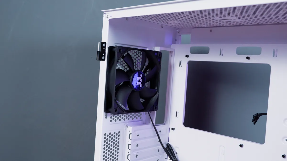 Đánh giá vỏ case Thermaltake S100 TG Snow Edition: Vẻ đẹp tối giản cho dàn PC gaming nhỏ gọn 20 Thermaltake S100 TG Snow Edition 2