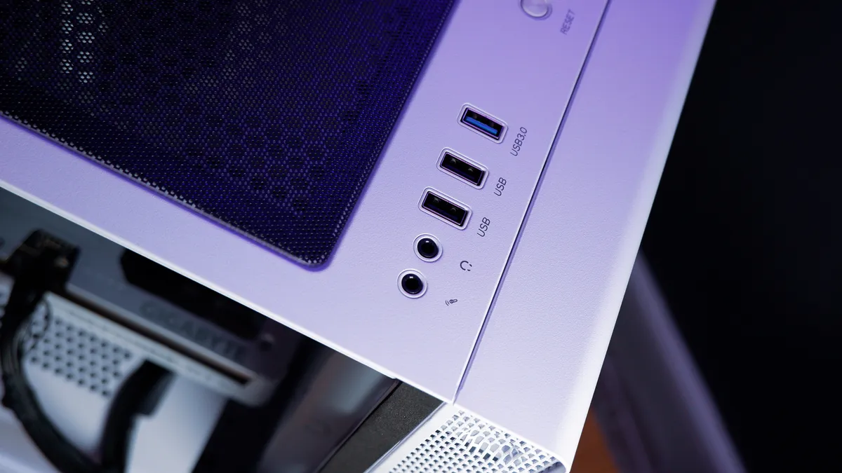 Đánh giá vỏ case Thermaltake S100 TG Snow Edition: Vẻ đẹp tối giản cho dàn PC gaming nhỏ gọn 19 Thermaltake S100 TG Snow Edition 3