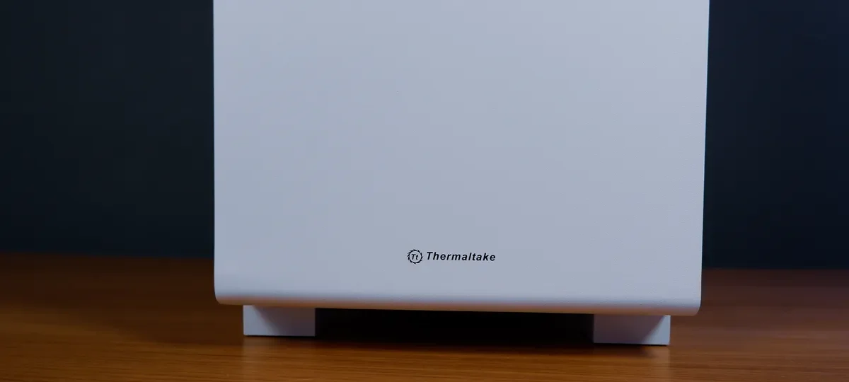 Đánh giá vỏ case Thermaltake S100 TG Snow Edition: Vẻ đẹp tối giản cho dàn PC gaming nhỏ gọn 18 Thermaltake S100 TG Snow Edition 6 e1752745696845
