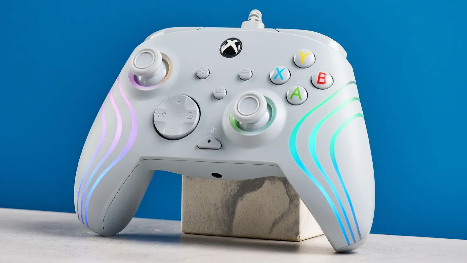 Đánh giá Turtle Beach Afterglow Wave: Tay cầm chơi game giá phải chăng với RGB nổi bật và điều khiển chính xác 1 Turtle Beach Afterglow Wave 01