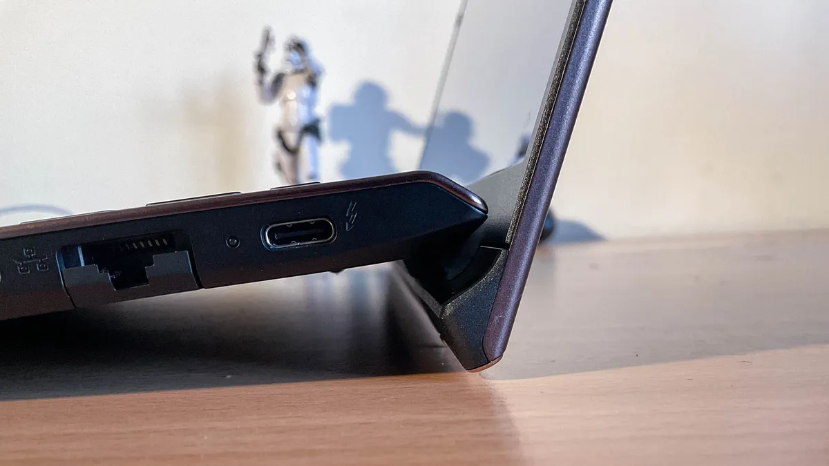 Đánh giá Vaio SX14 (2021): Thiết kế sang trọng, hiệu năng ấn tượng – Lựa chọn laptop cao cấp đáng cân nhắc? 24 Vaio SX14 2021 2