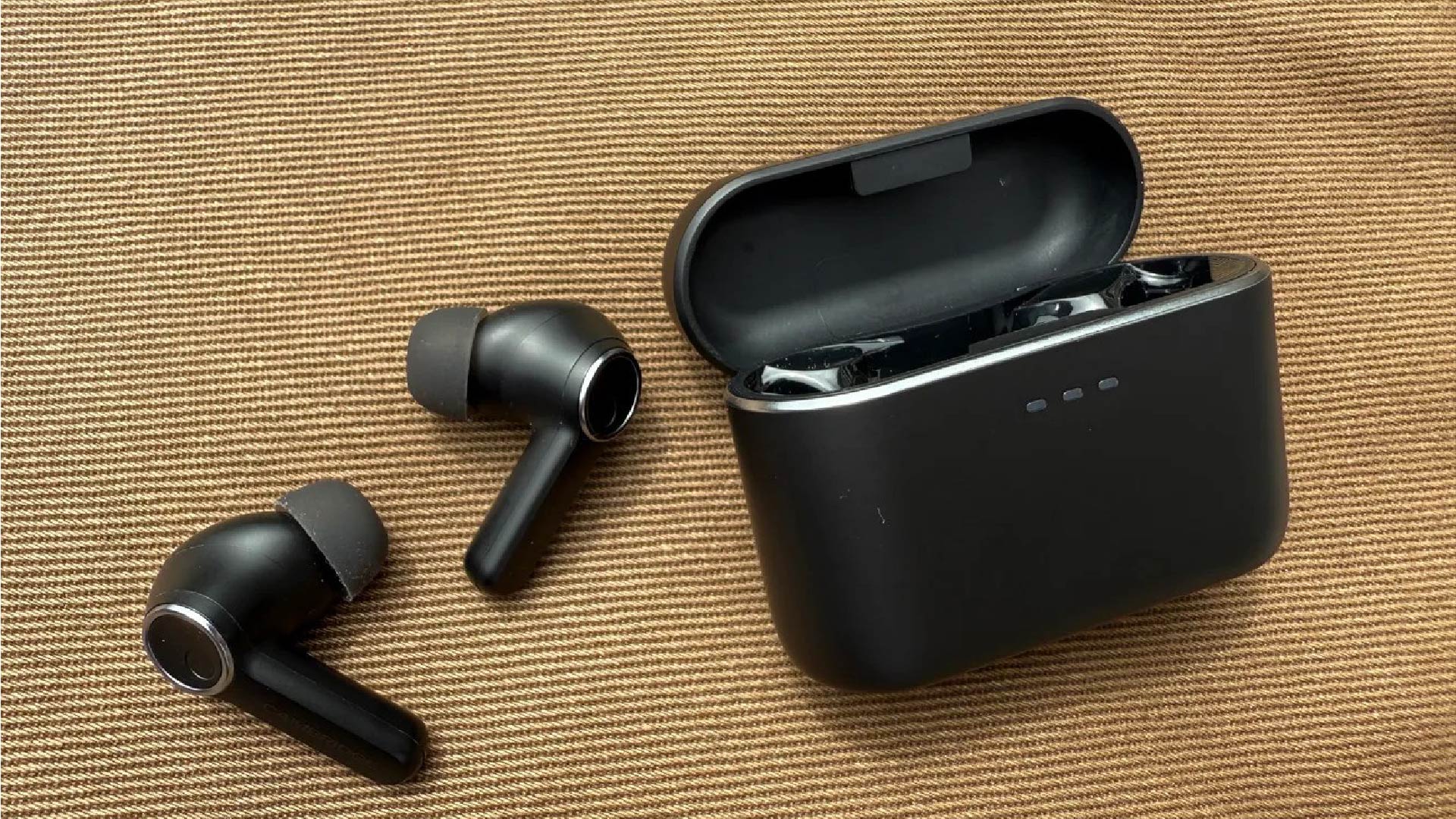 Đánh giá Cambridge Audio Melomania A100: Âm thanh Hi-Fi đỉnh cao trong thiết kế không dây nhỏ gọn 1 ezgif 6e74a54fb05128 01