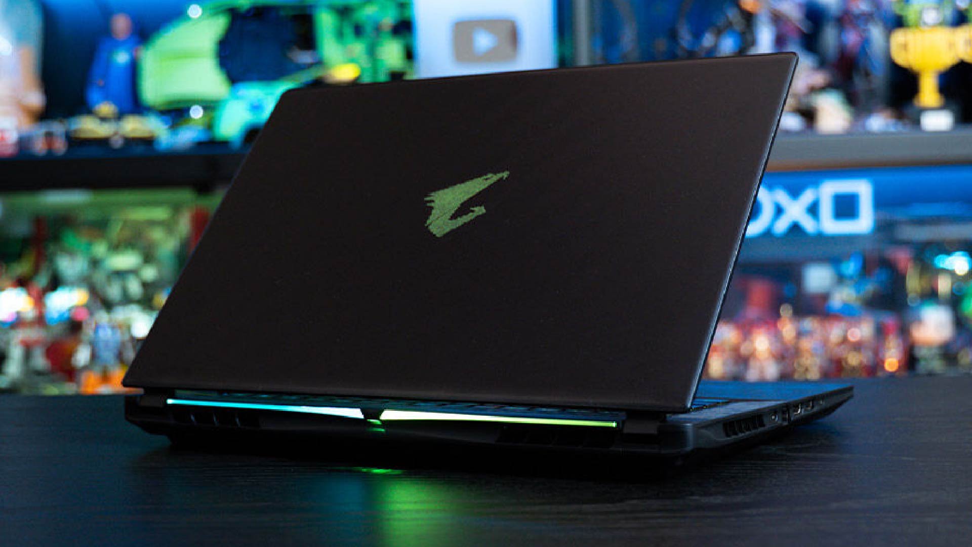 Đánh giá Gigabyte Aorus Master 18: Sức mạnh RTX 5090 bùng nổ trong cỗ máy di động đỉnh cao 1 gigabyte aorus master 16 18 01