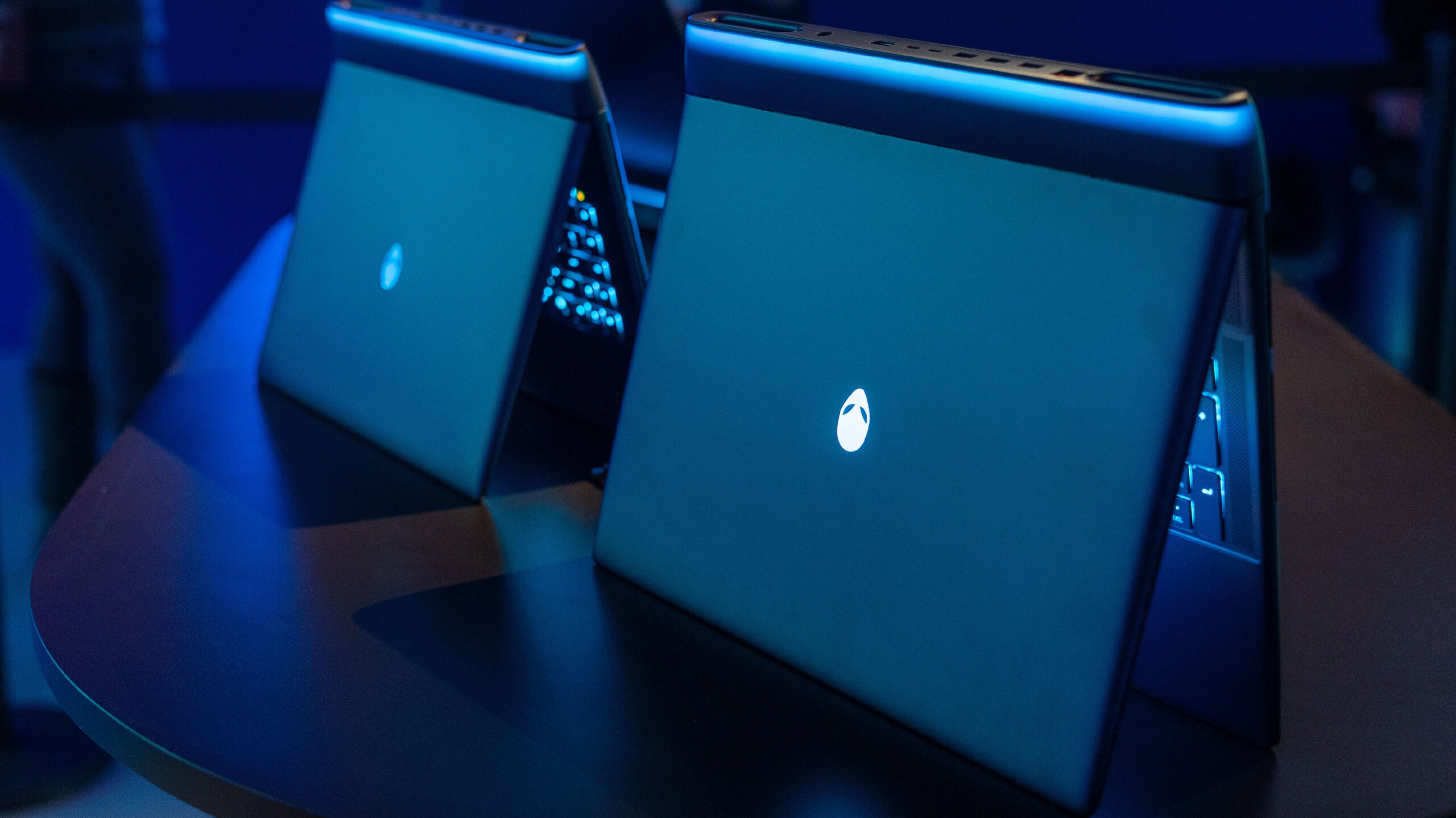 Đánh giá Laptop Alienware 18 Area-51: Cỗ máy Gaming khổng lồ với hiệu năng đỉnh cao 1 01 01 16 scaled