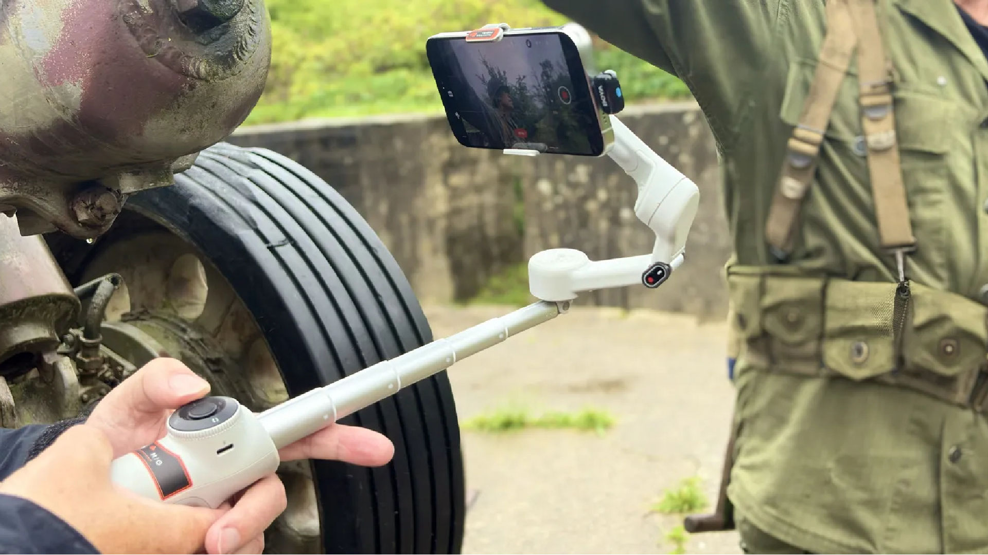 Đánh giá gimbal Insta360 Flow 2: Cỗ máy AI nhỏ gọn cho quay phim di động mượt mà 1 01 01 5