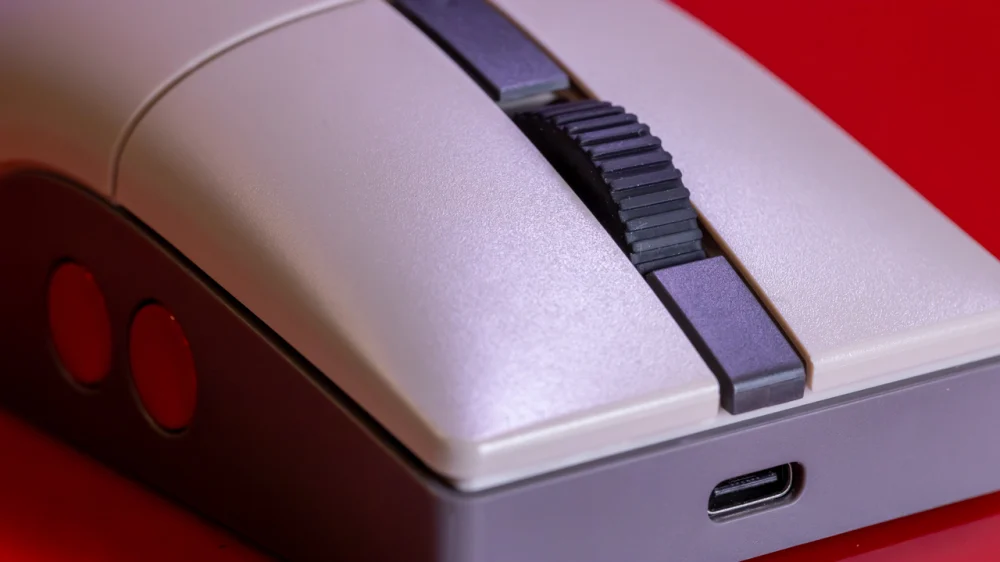 Đánh giá chuột 8BitDo Retro R8: Thiết kế hoài cổ kết hợp độ chính xác chơi game hiện đại 12 8BitDo Retro R8 3