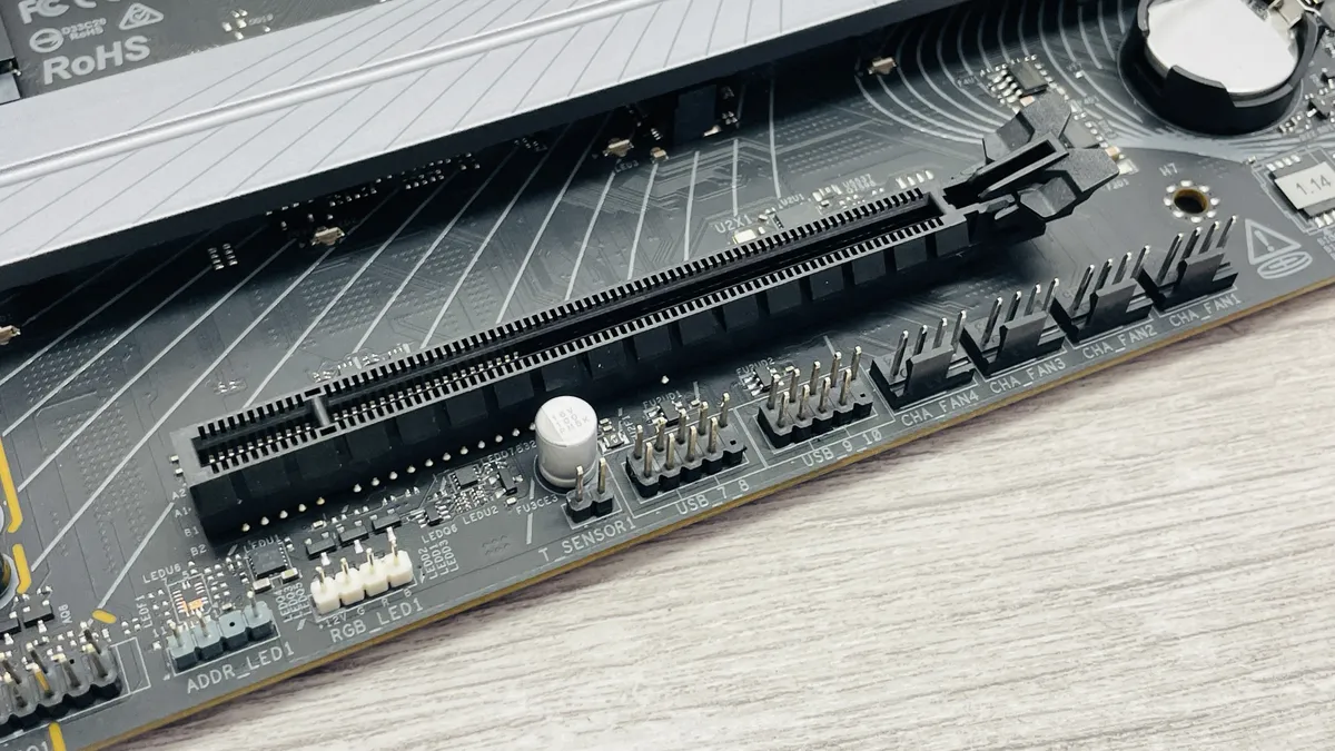 Đánh giá bo mạch chủ ASRock B860 LiveMixer Wi-Fi: Sự lựa chọn tối ưu cho người sáng tạo nội dung có ngân sách hạn hẹp 21 ASRock B860 LiveMixer Wi Fi 5