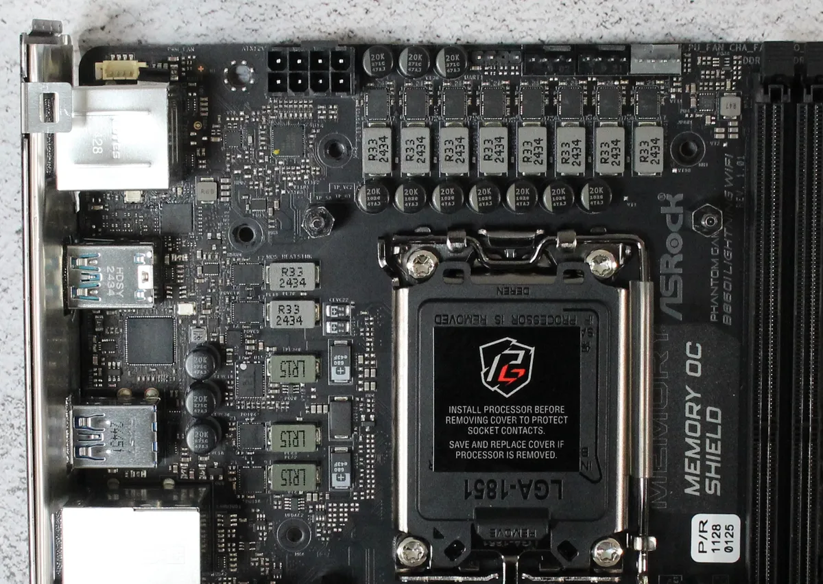 Đánh giá bo mạch chủ ASRock Phantom Gaming B860I Lightning Wi-Fi: Sức mạnh ẩn sau thiết kế nhỏ nhắn 35 ASRock Phantom Gaming B860I Lightning Wi Fi 6