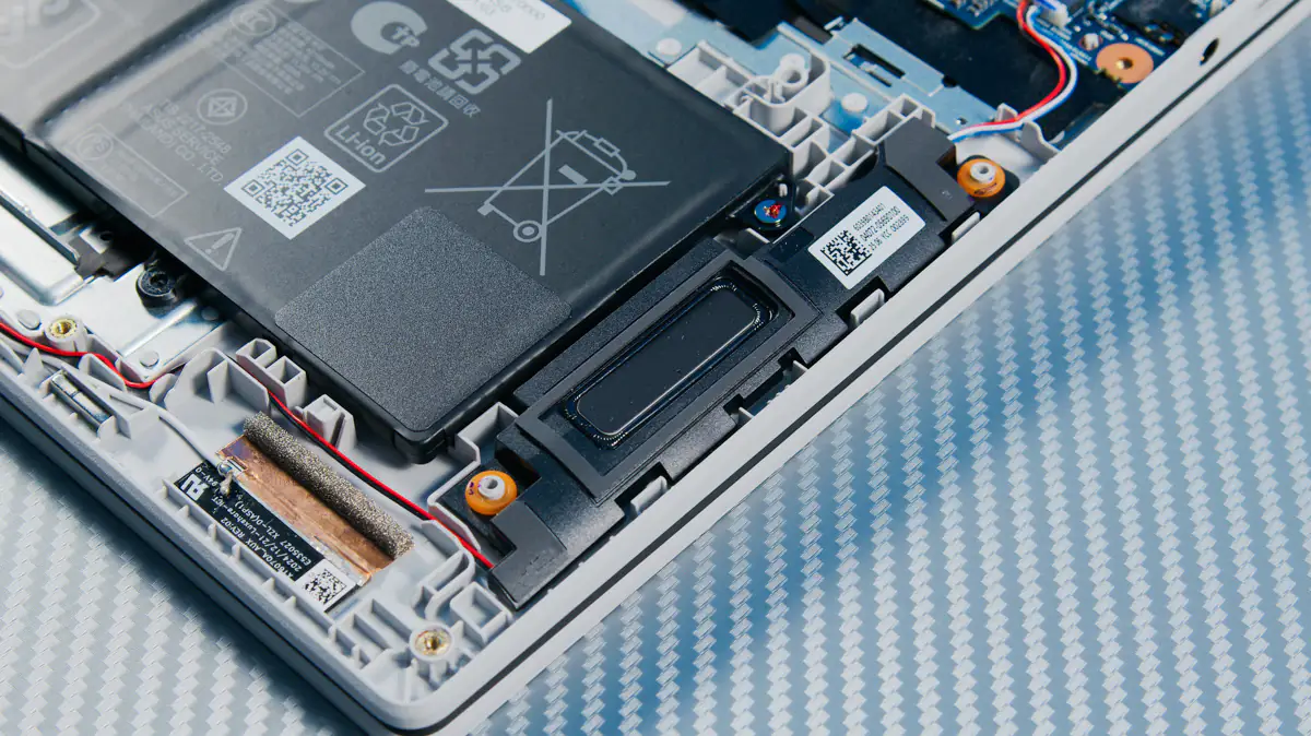 ASUS Vivobook 16 X1607Q 8