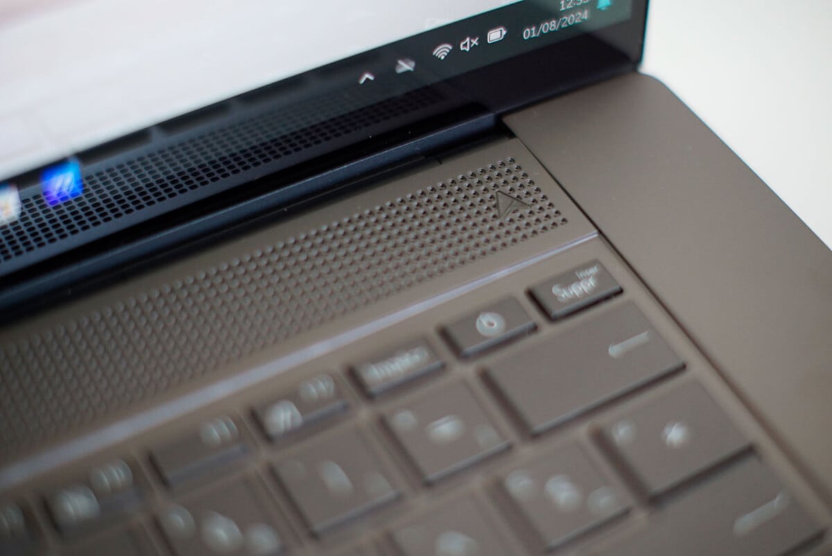 Đánh giá ASUS Zenbook S 16 (UM5606): Mỏng, nhẹ, mạnh mẽ và lý tưởng cho dân sáng tạo! 29 ASUS Zenbook S 16 UM5606 12