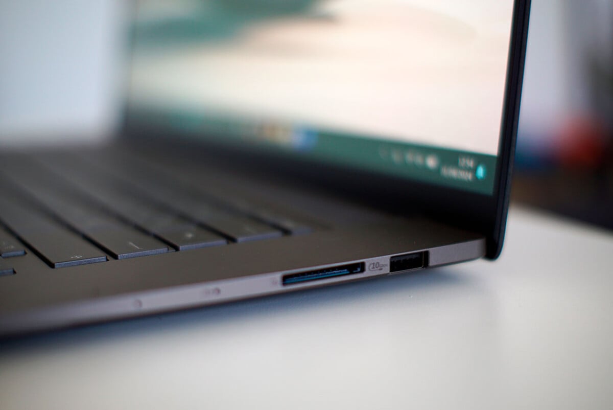 Đánh giá ASUS Zenbook S 16 (UM5606): Mỏng, nhẹ, mạnh mẽ và lý tưởng cho dân sáng tạo! 27 ASUS Zenbook S 16 UM5606 14