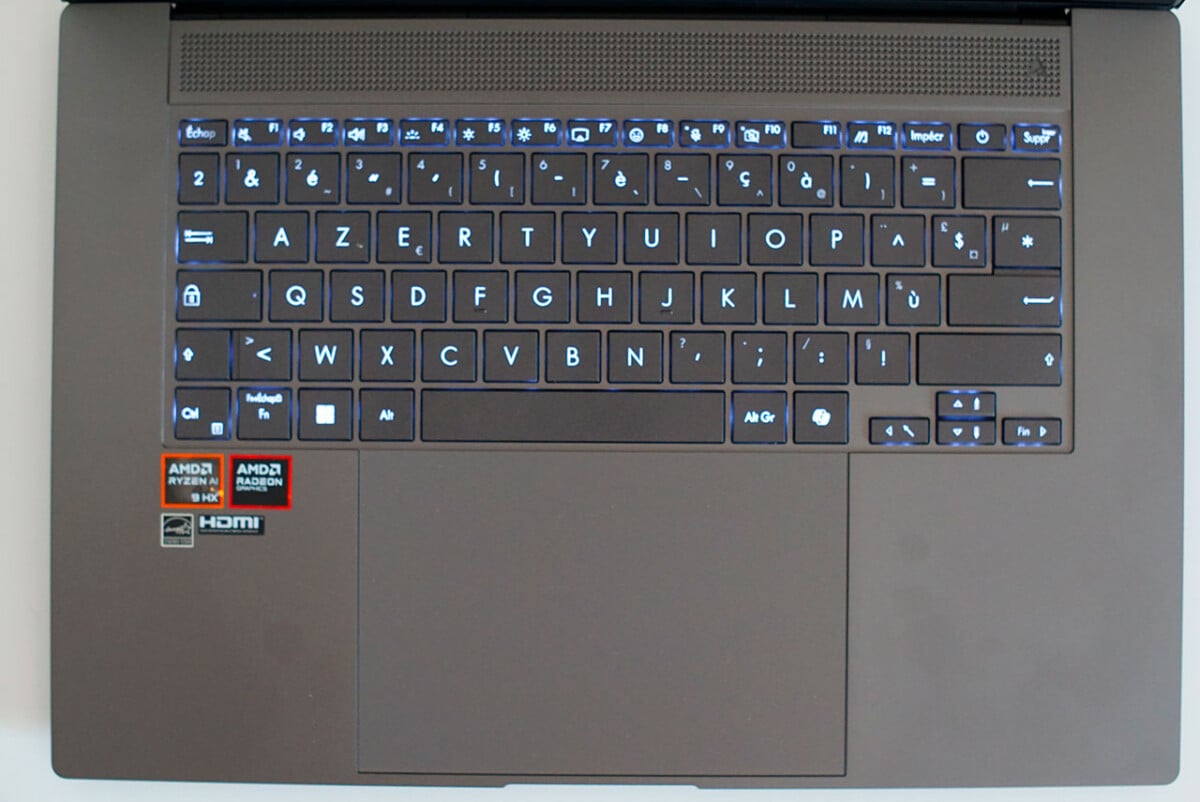 Đánh giá ASUS Zenbook S 16 (UM5606): Mỏng, nhẹ, mạnh mẽ và lý tưởng cho dân sáng tạo! 26 ASUS Zenbook S 16 UM5606 15