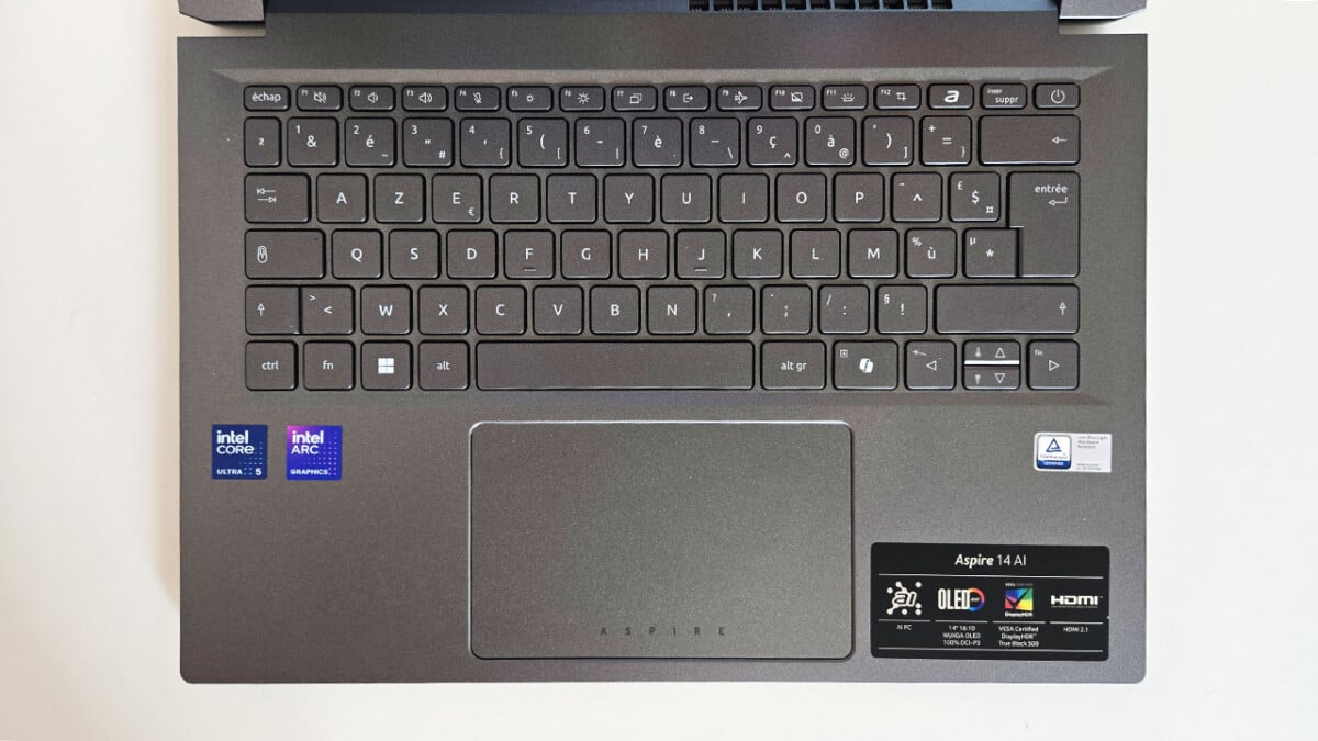 Acer Aspire 14 AI A14 52M 11