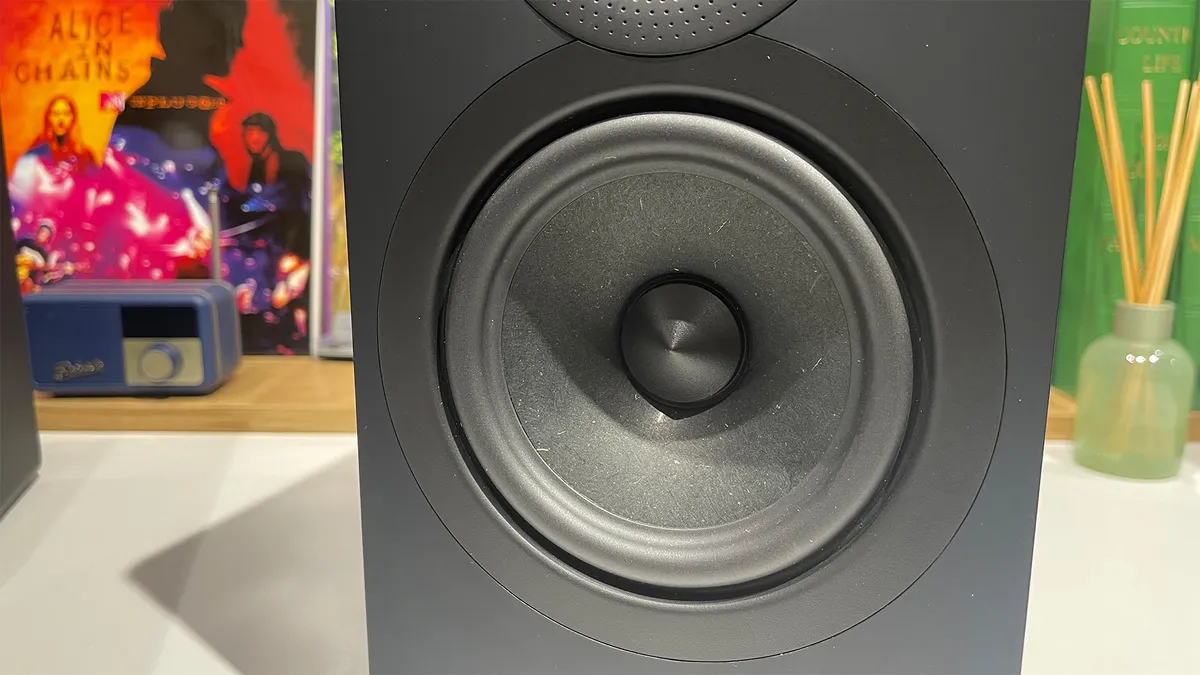 Đánh giá Acoustic Energy AE300 Mk2: Loa Bookshelf Anh Quốc với chất âm tinh tế và nội lực 9 Acoustic Energy AE300 Mk2 4