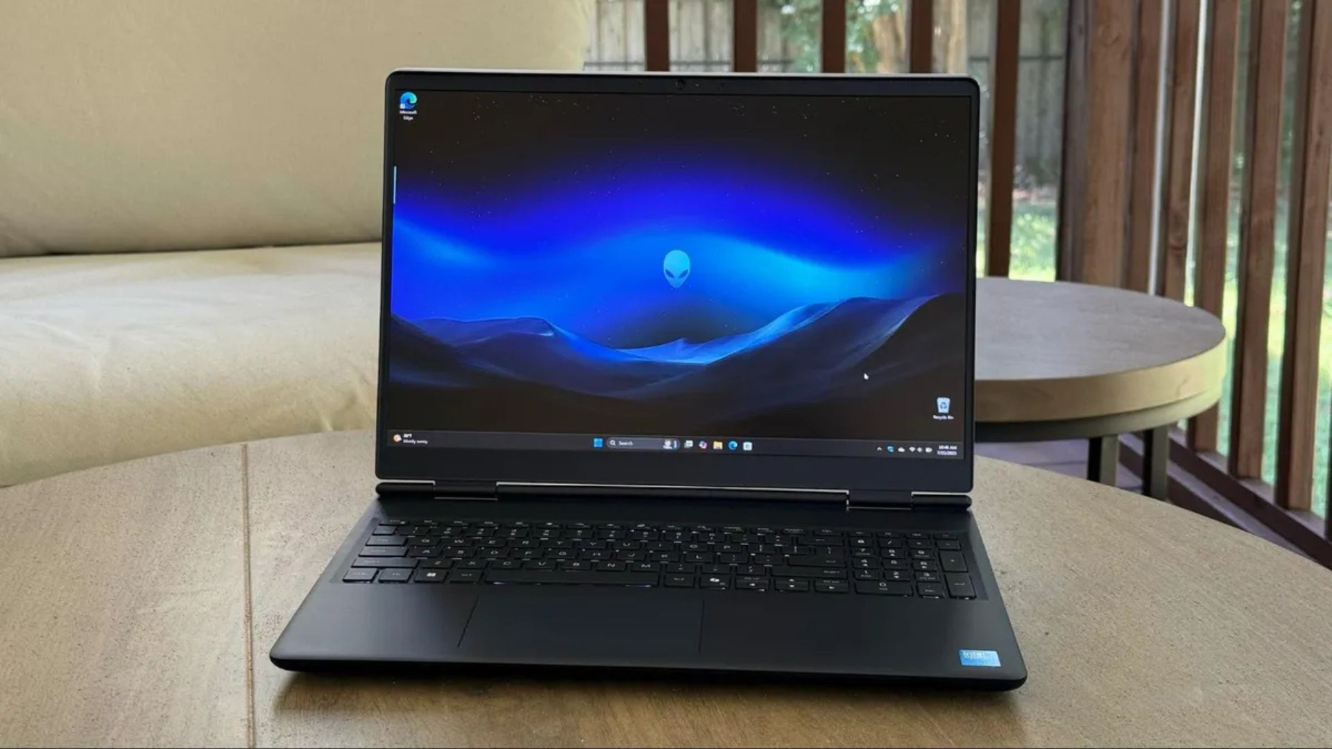 Đánh giá Alienware 16 Aurora: Lựa chọn lý tưởng cho làm việc và giải trí, nhưng chưa phải số 1 cho game thủ chuyên nghiệp 1 Alienware 16 Aurora 1