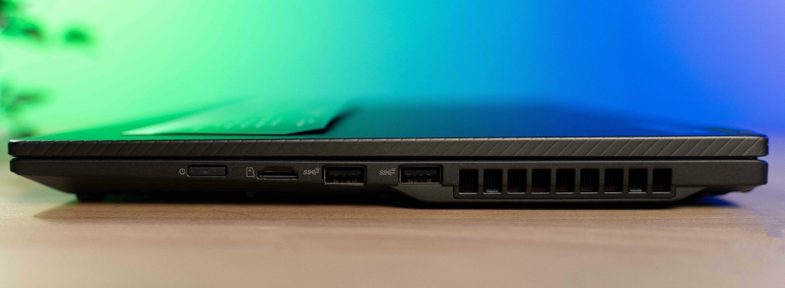 Asus ROG Flow X16 2022 GV601 5