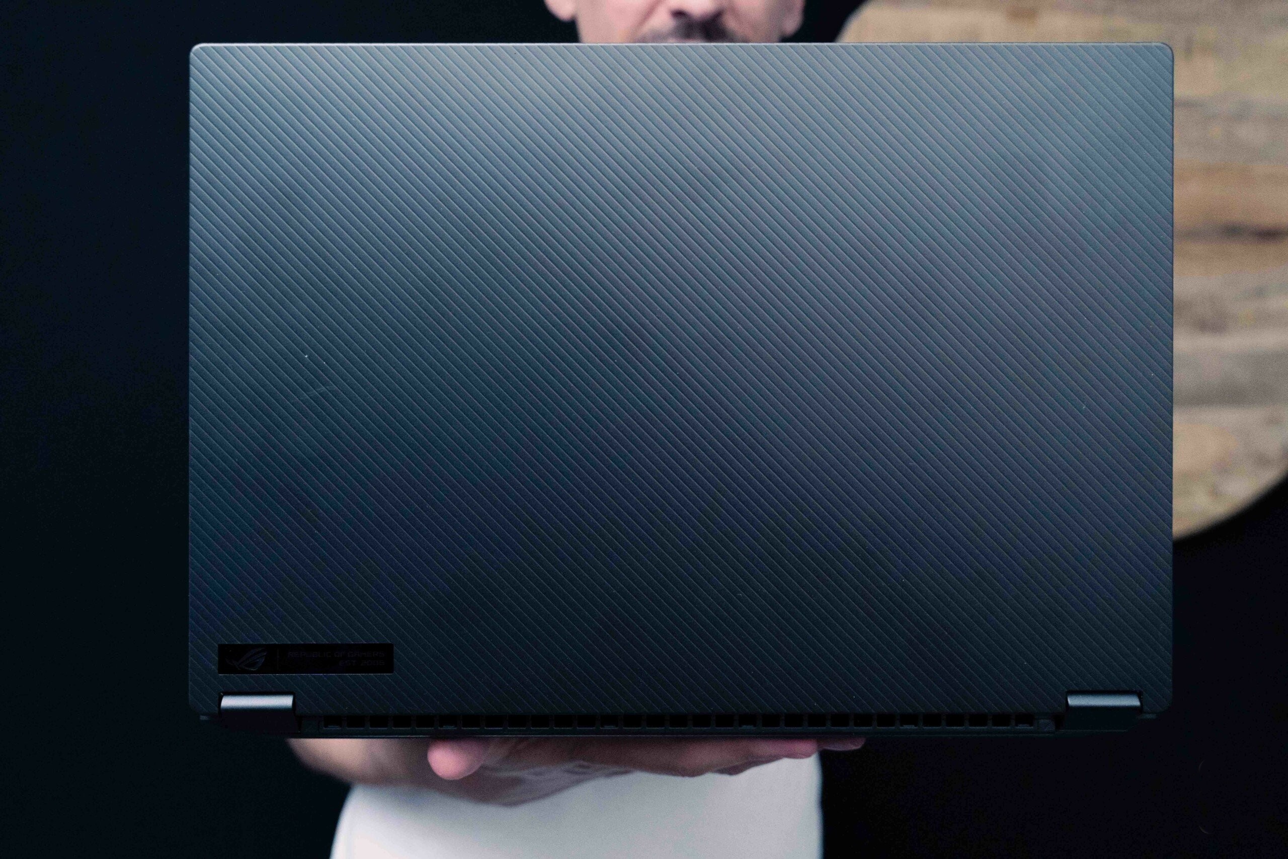 Asus ROG Flow X16 2022 GV601 7