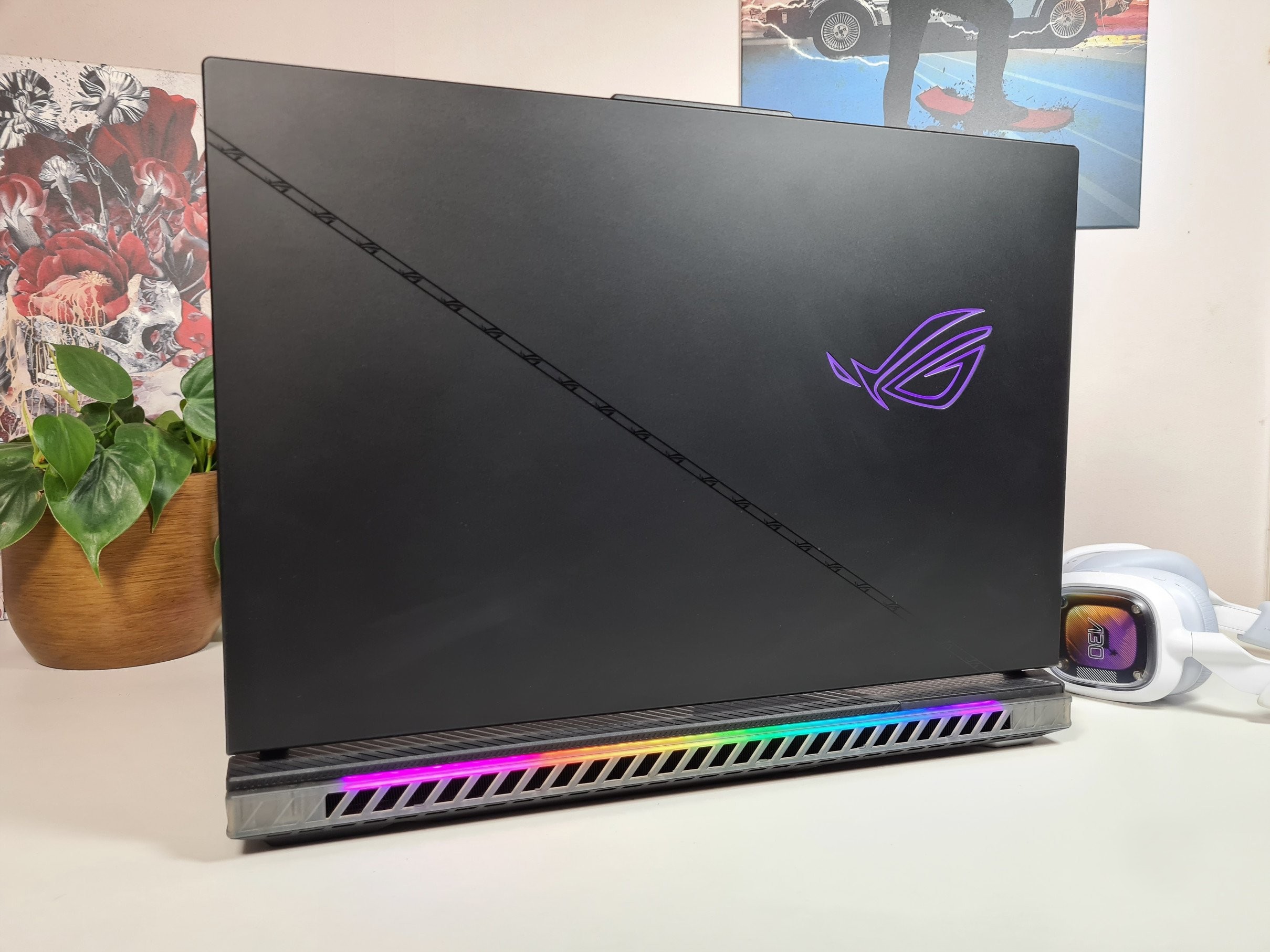 Đánh giá Asus ROG Strix SCAR 18 (G834J): Chiếc laptop gaming với sức mạnh đồ họa RTX 4090 và màn hình 18-inch cuốn hút 28 Asus ROG Strix SCAR 18 G834J 14