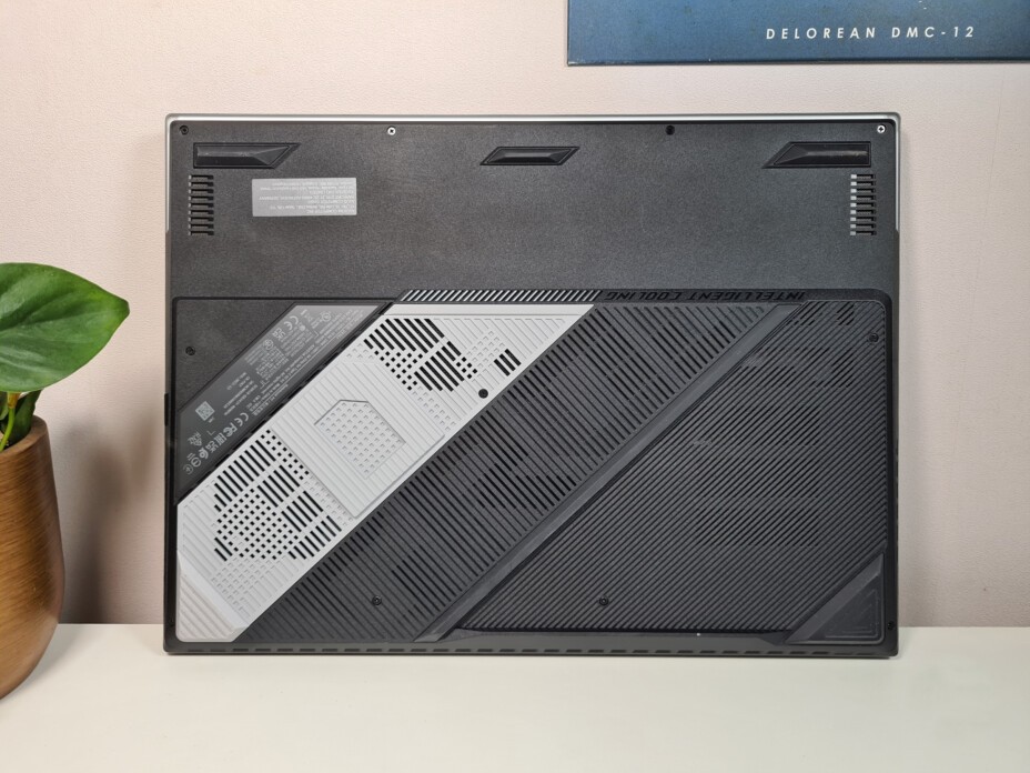 Đánh giá Asus ROG Strix SCAR 18 (G834J): Chiếc laptop gaming với sức mạnh đồ họa RTX 4090 và màn hình 18-inch cuốn hút 49 Asus ROG Strix SCAR 18 G834J 3