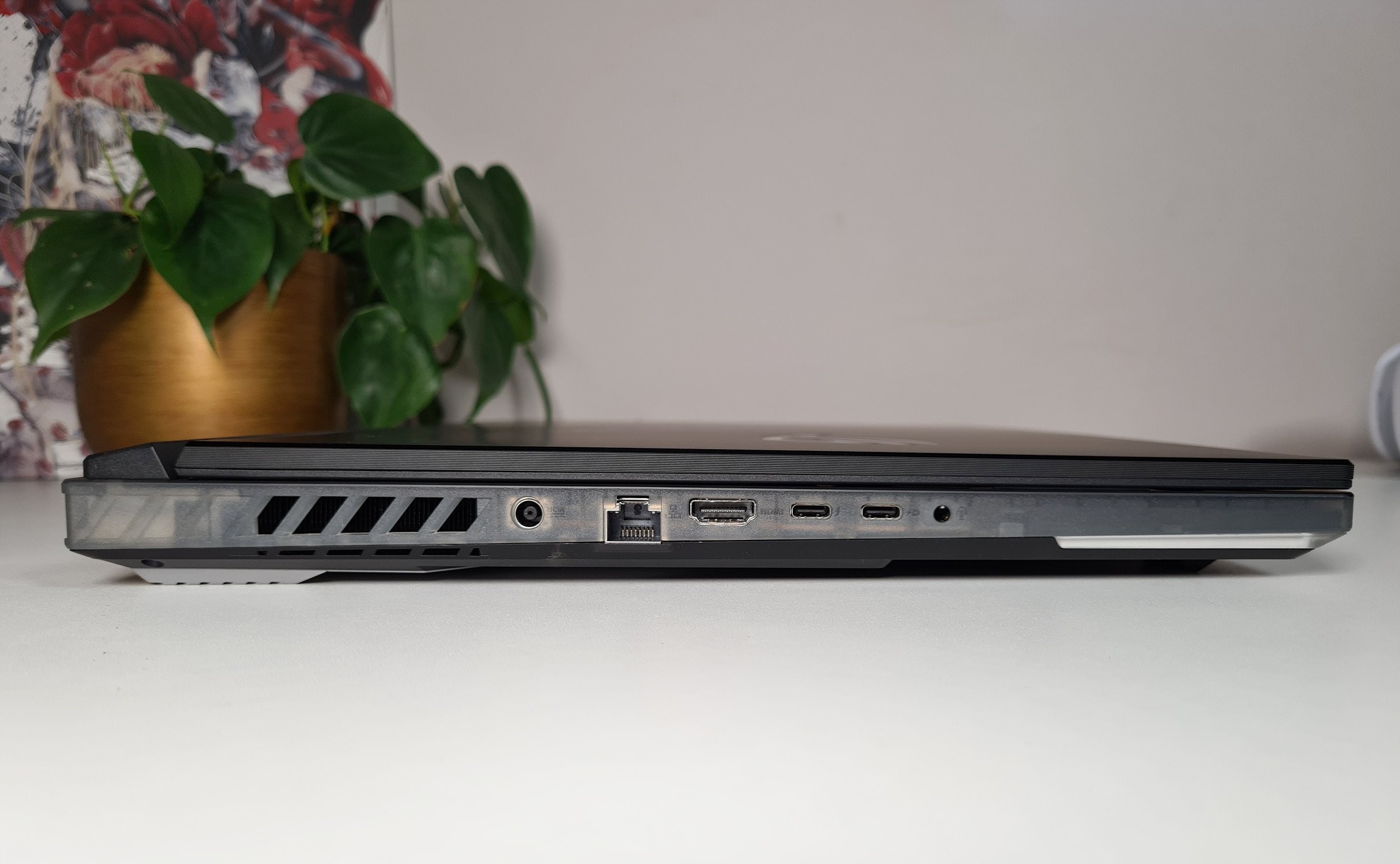 Đánh giá Asus ROG Strix SCAR 18 (G834J): Chiếc laptop gaming với sức mạnh đồ họa RTX 4090 và màn hình 18-inch cuốn hút 36 Asus ROG Strix SCAR 18 G834J 6