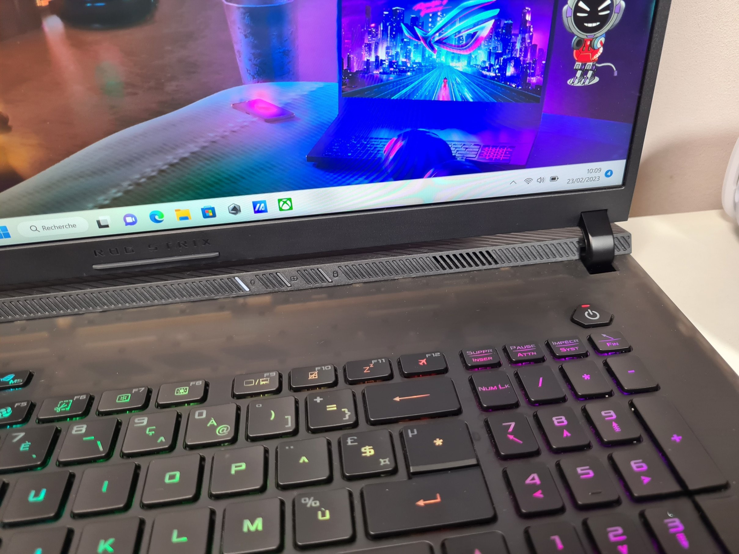 Đánh giá Asus ROG Strix SCAR 18 (G834J): Chiếc laptop gaming với sức mạnh đồ họa RTX 4090 và màn hình 18-inch cuốn hút 34 Asus ROG Strix SCAR 18 G834J 8