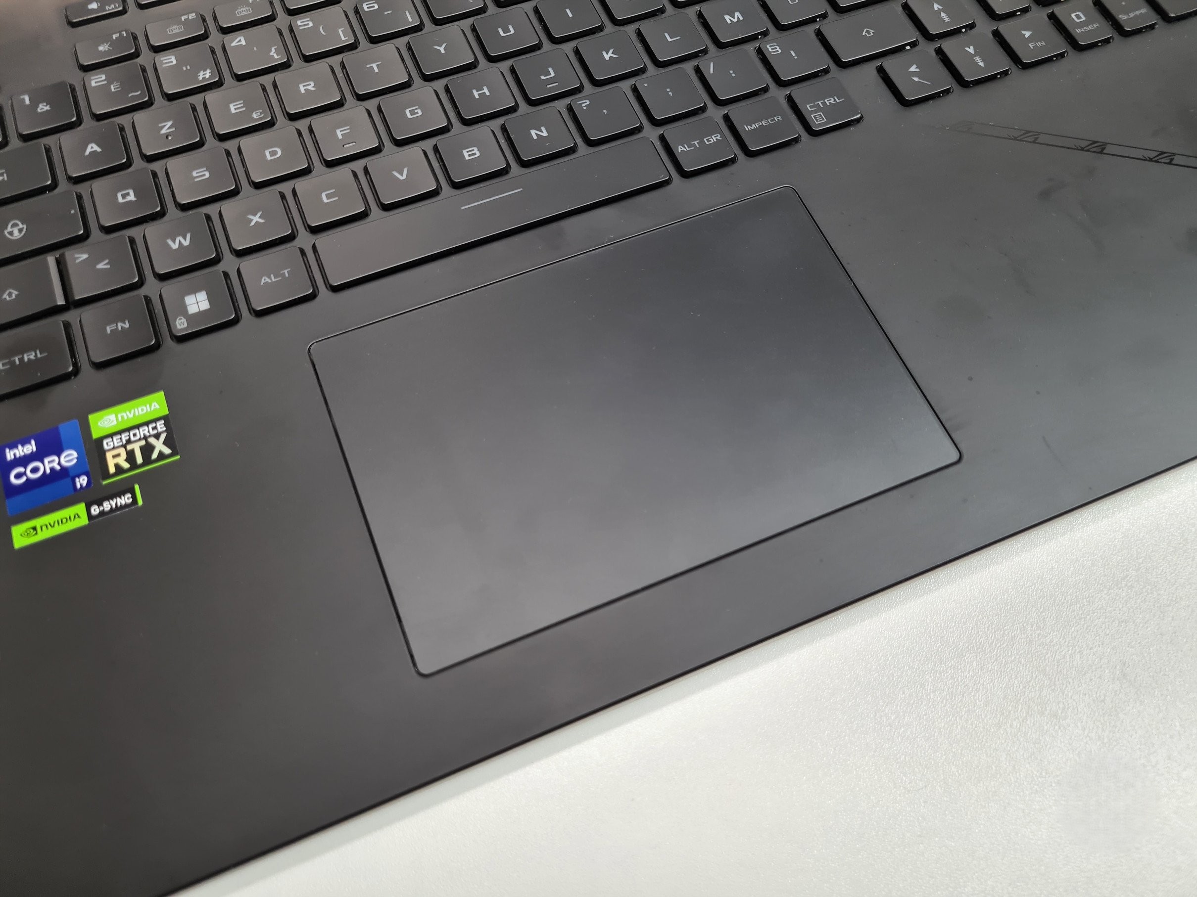 Đánh giá Asus ROG Strix SCAR 18 (G834J): Chiếc laptop gaming với sức mạnh đồ họa RTX 4090 và màn hình 18-inch cuốn hút 33 Asus ROG Strix SCAR 18 G834J 9