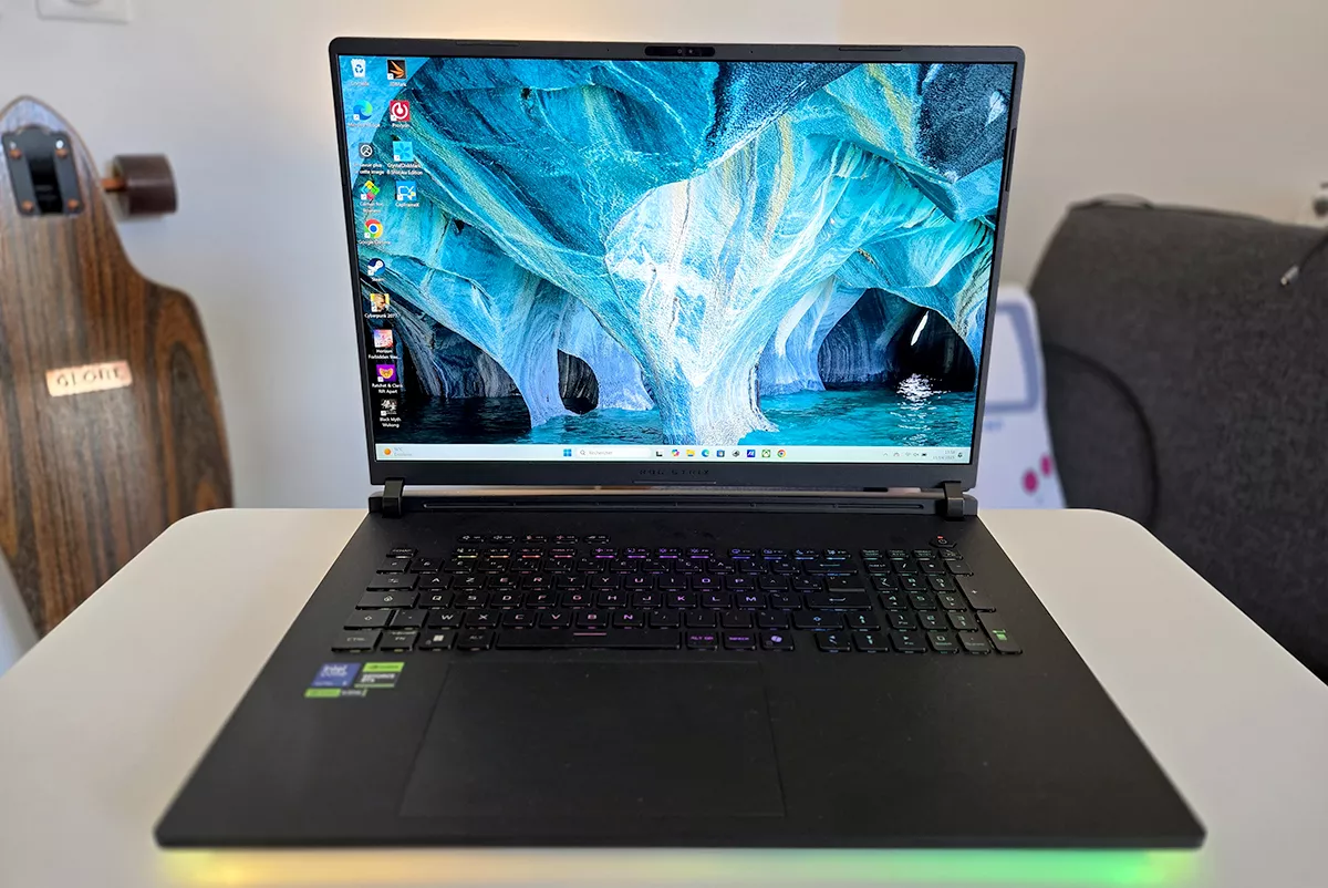 Asus ROG Strix SCAR 18 G835 2025 1