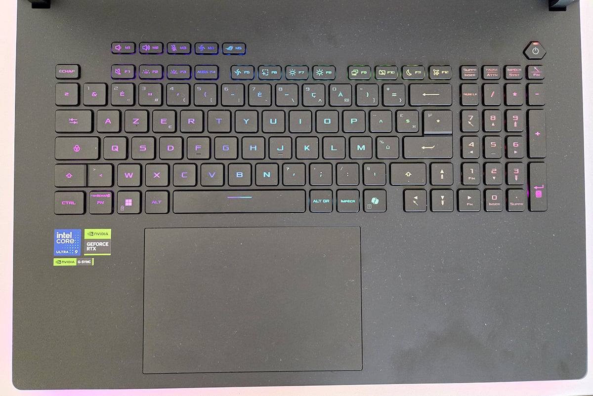 Asus ROG Strix SCAR 18 G835 2025 14