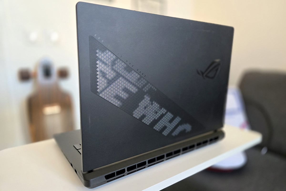 Asus ROG Strix SCAR 18 G835 2025 16