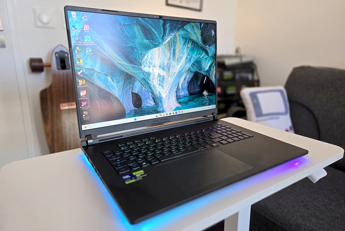 Asus ROG Strix SCAR 18 G835 2025 17