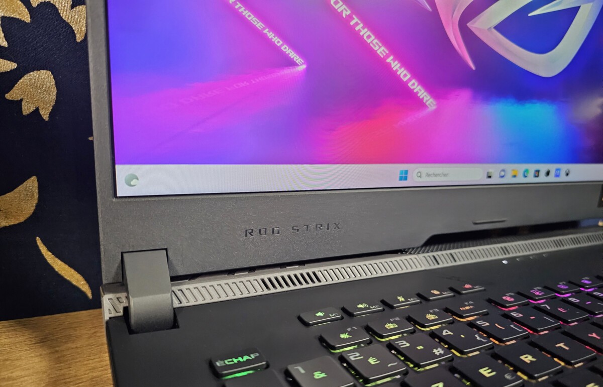 Asus ROG Strix Scar 17 X3D G733PYV 14