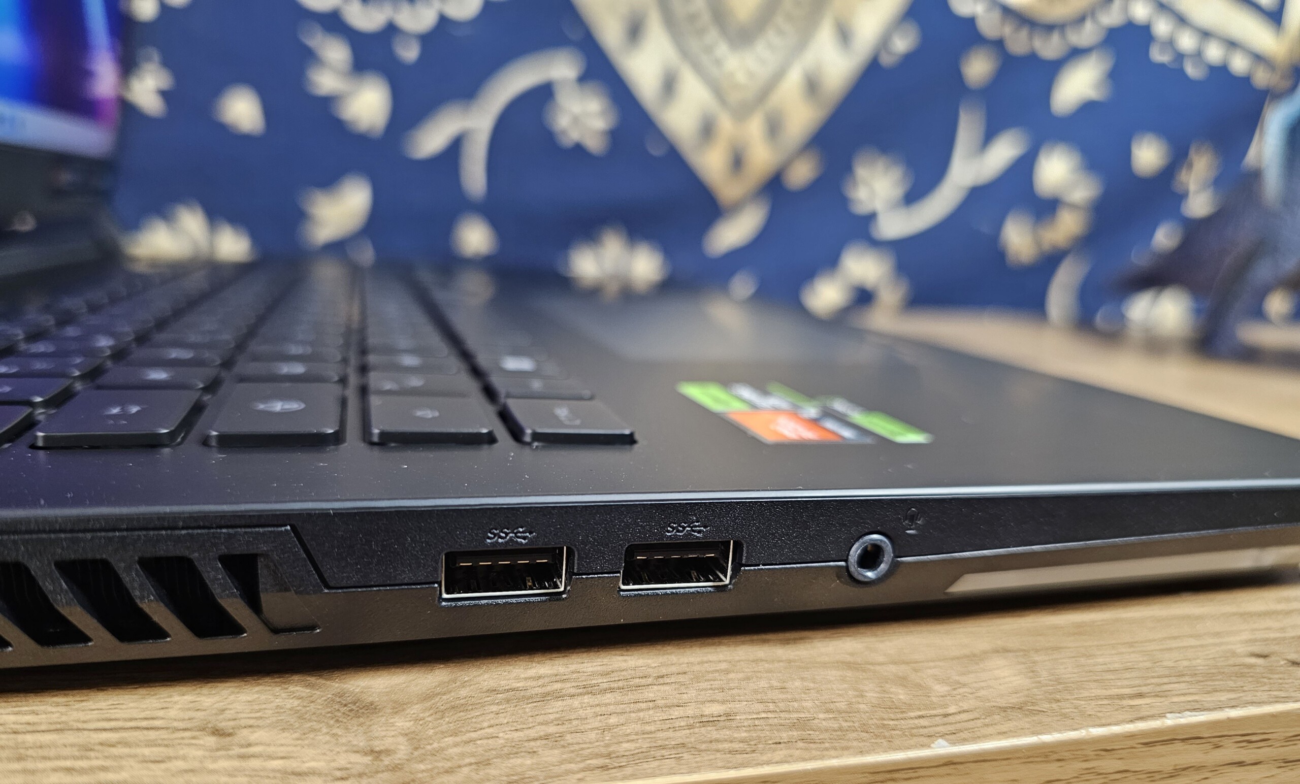 Asus ROG Strix Scar 17 X3D G733PYV 4