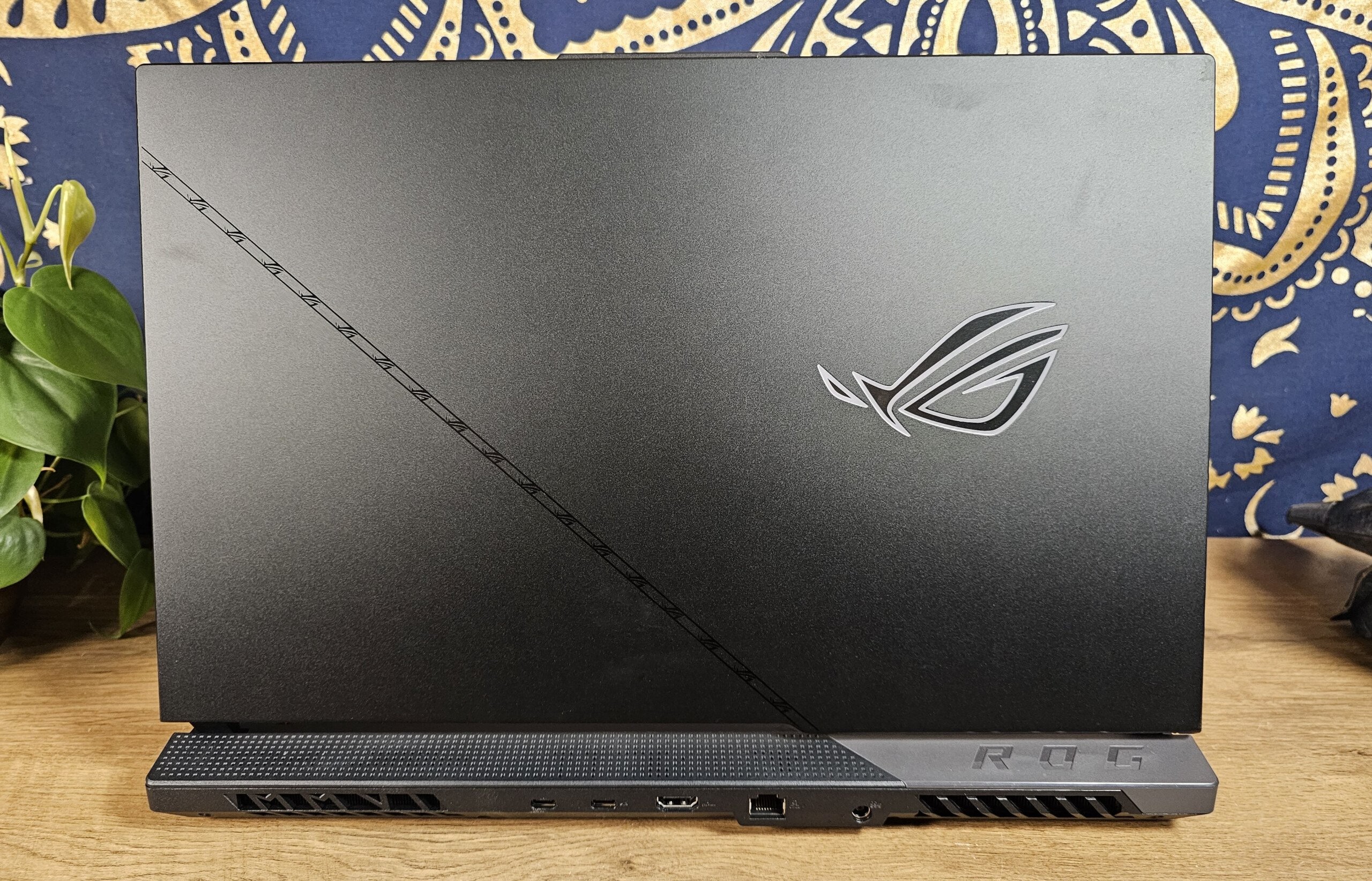 Asus ROG Strix Scar 17 X3D G733PYV 5