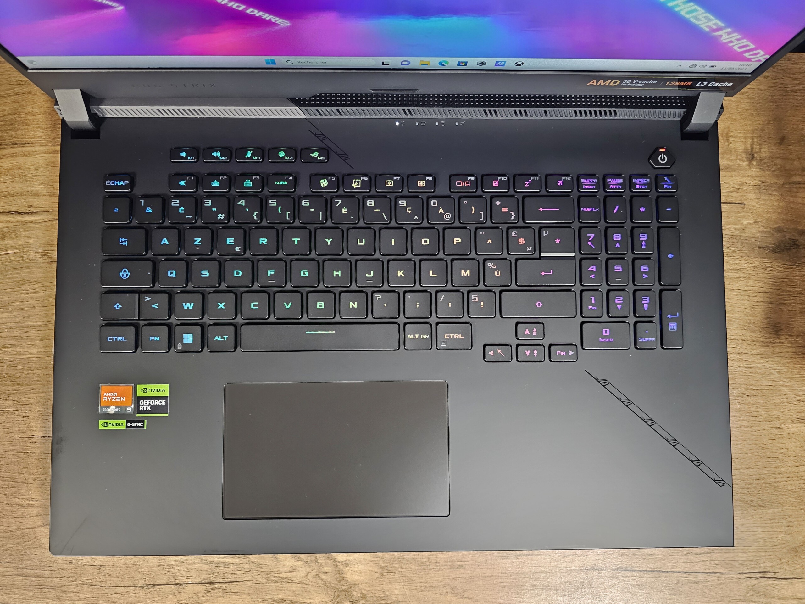 Asus ROG Strix Scar 17 X3D G733PYV 7