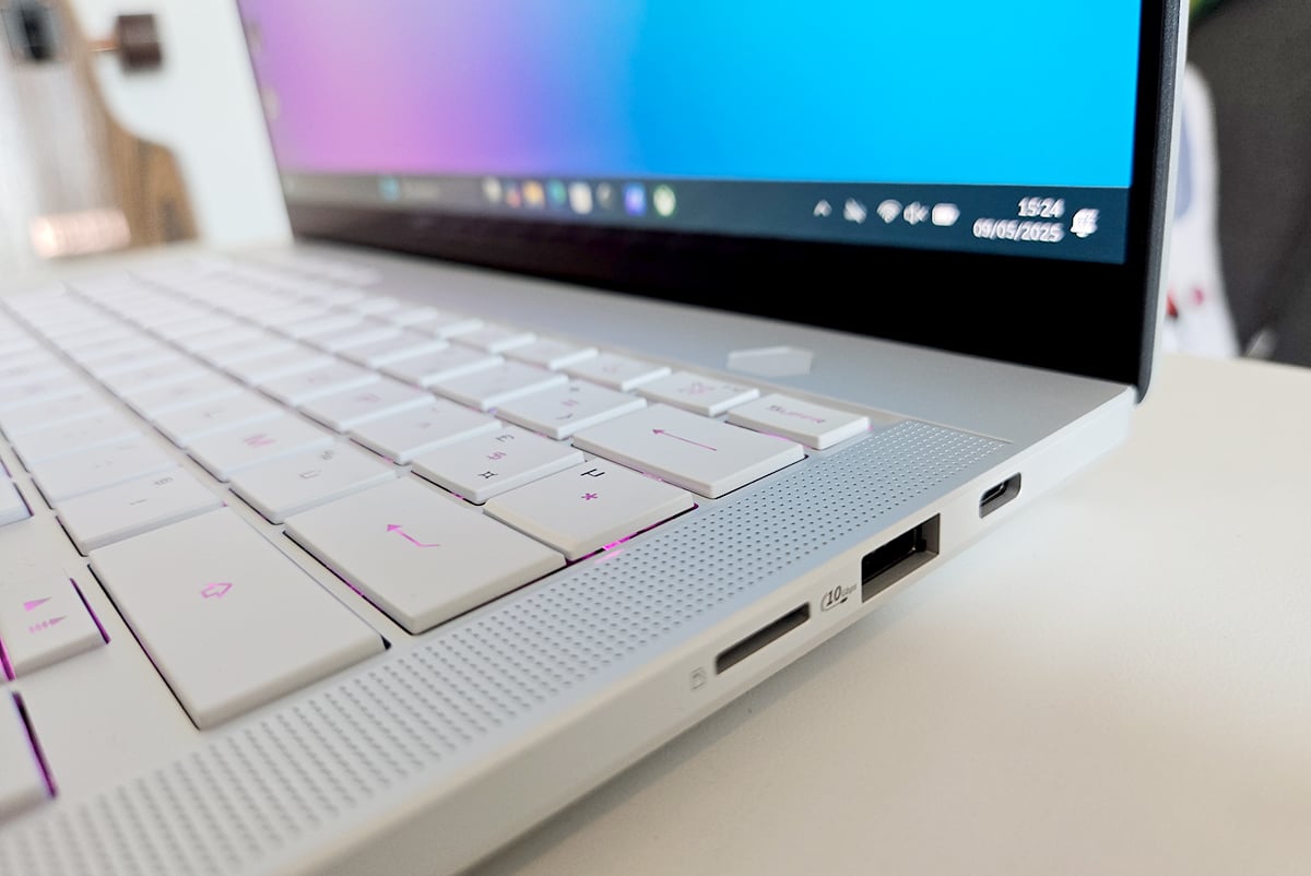 Asus ROG Zephyrus G14 2025 GA403WR 15