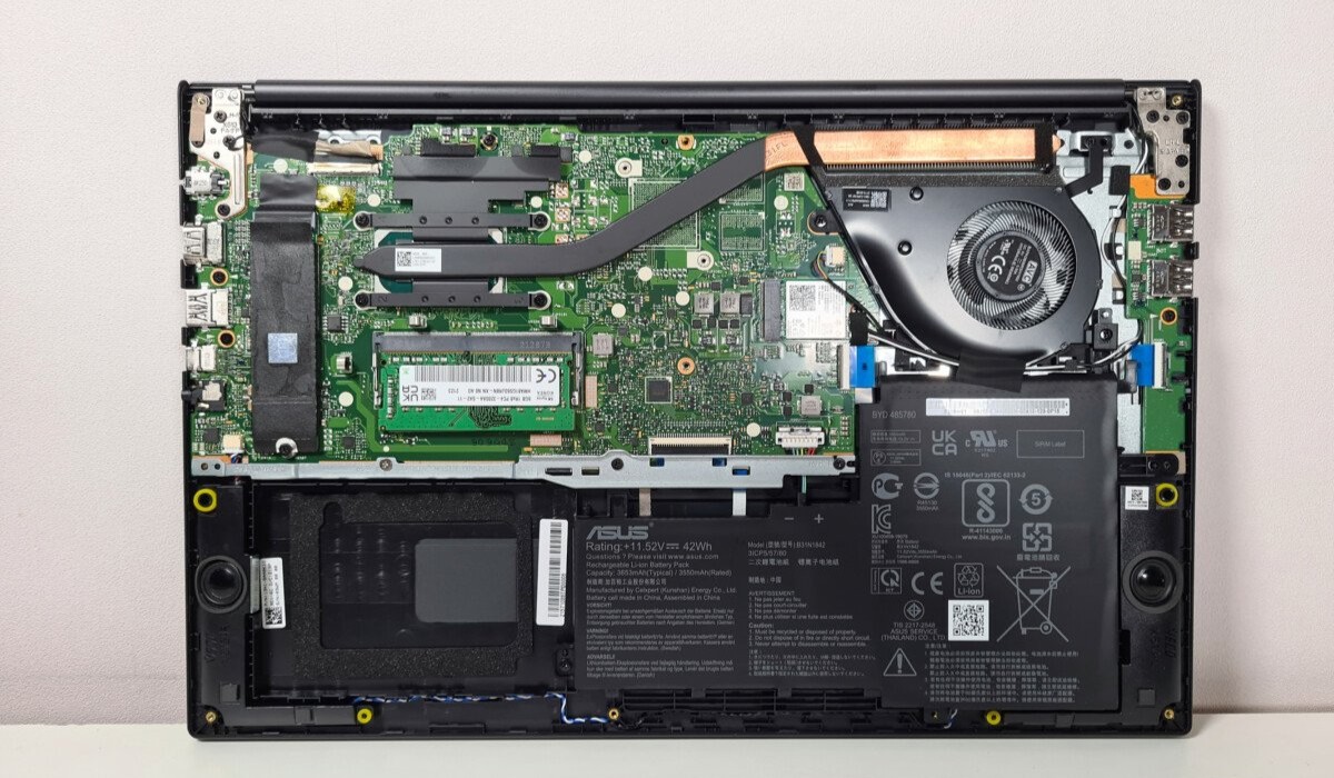 Asus Vivobook S15 OLED S533EA 4