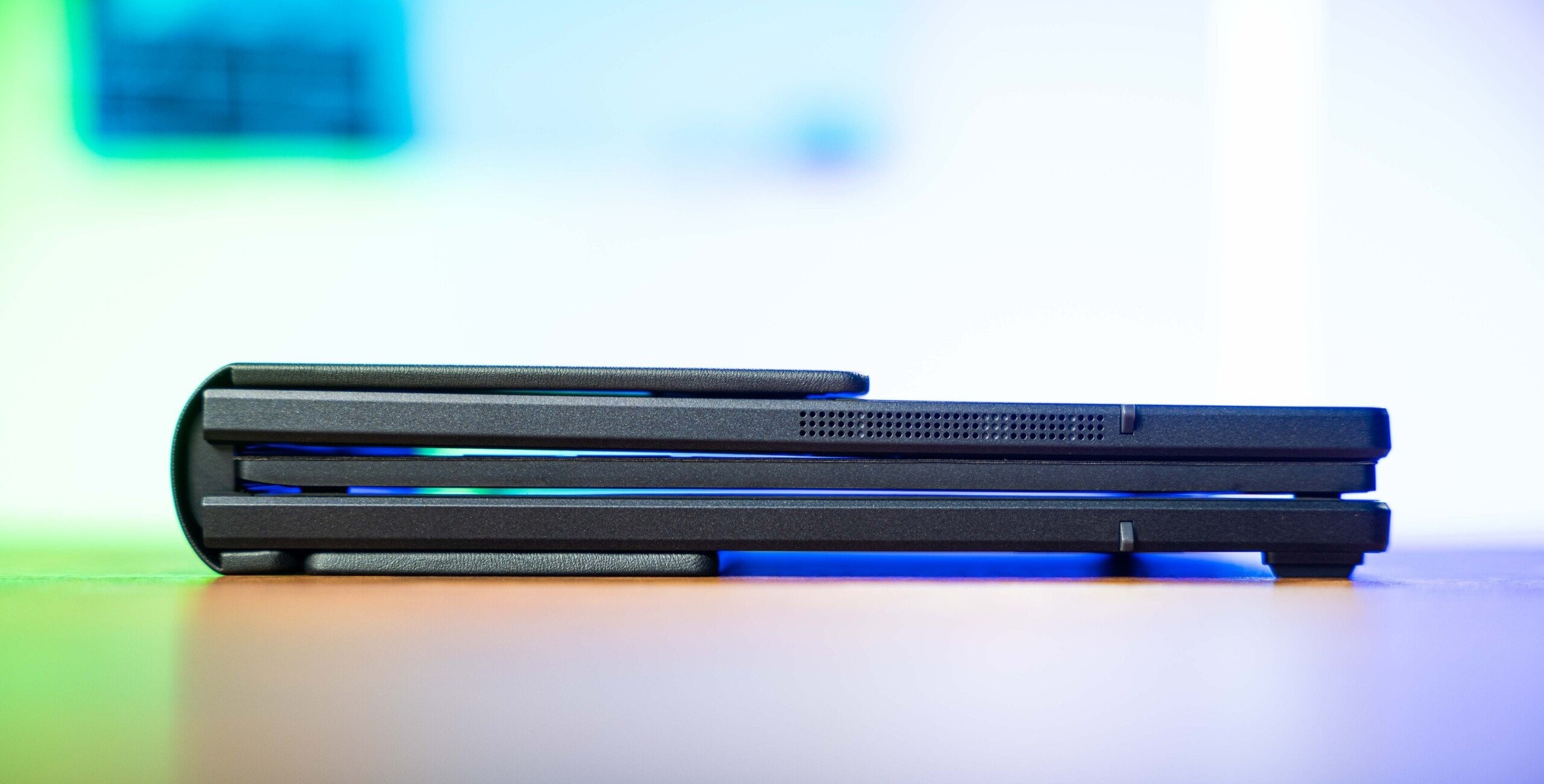 Đánh giá Asus Zenbook 17 Fold OLED (UX9702): Màn hình lớn, tính di động cao, hoàn hảo cho làm việc và giải trí! 29 Asus Zenbook 17 Fold OLED UX9702 10