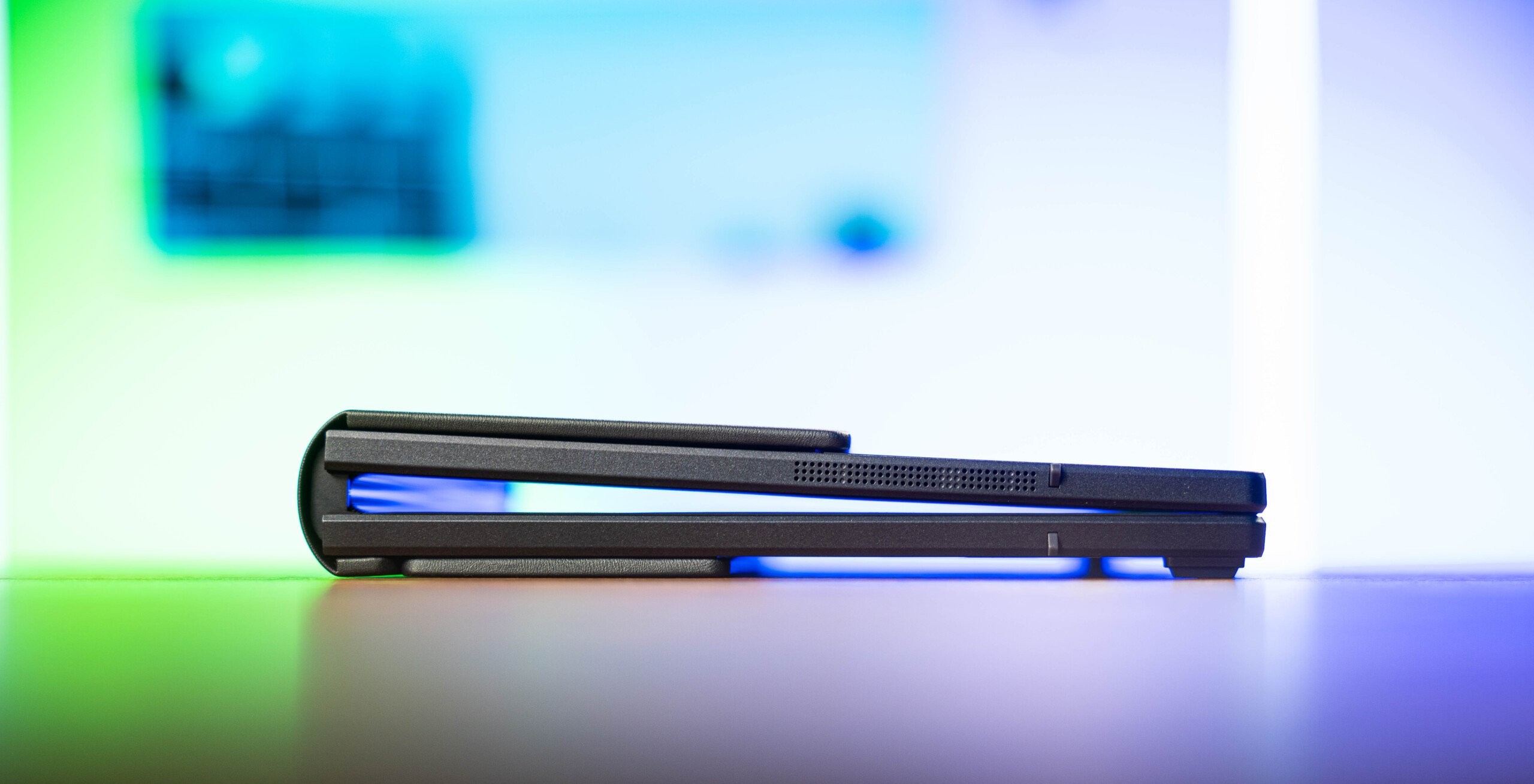 Đánh giá Asus Zenbook 17 Fold OLED (UX9702): Màn hình lớn, tính di động cao, hoàn hảo cho làm việc và giải trí! 28 Asus Zenbook 17 Fold OLED UX9702 11