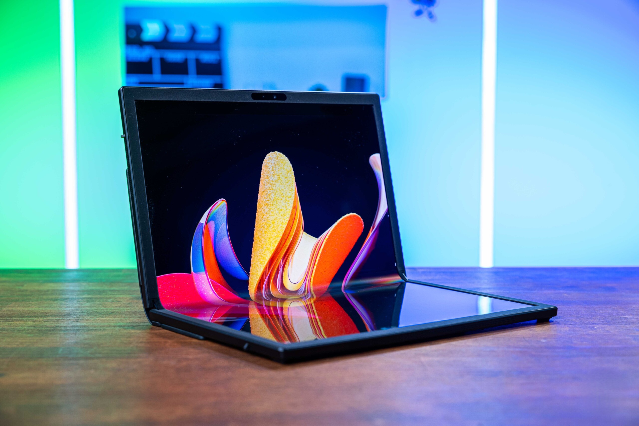 Đánh giá Asus Zenbook 17 Fold OLED (UX9702): Màn hình lớn, tính di động cao, hoàn hảo cho làm việc và giải trí! 26 Asus Zenbook 17 Fold OLED UX9702 14